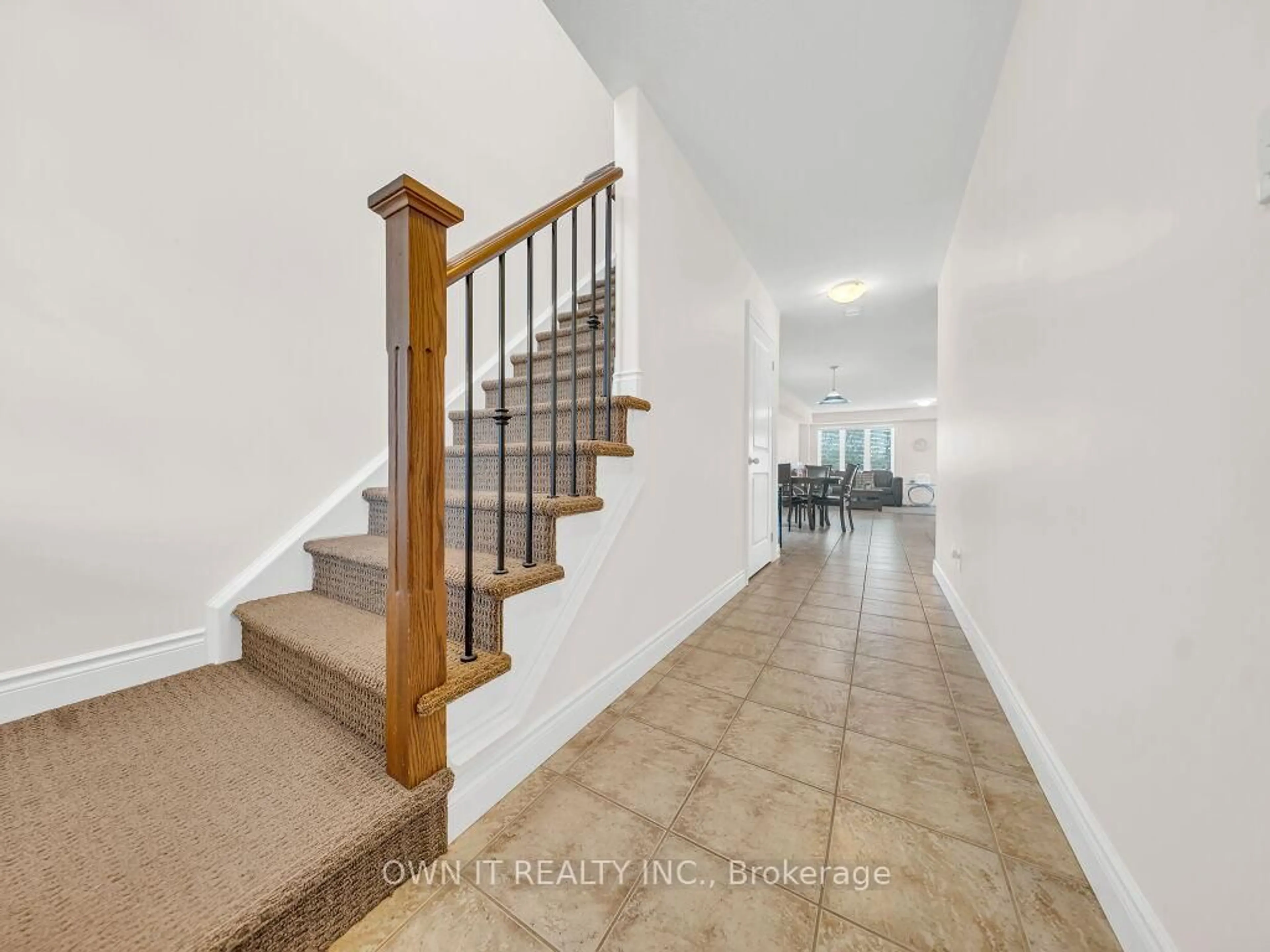 Indoor entryway for 1192 Caen Ave, Woodstock Ontario N4T 0G3