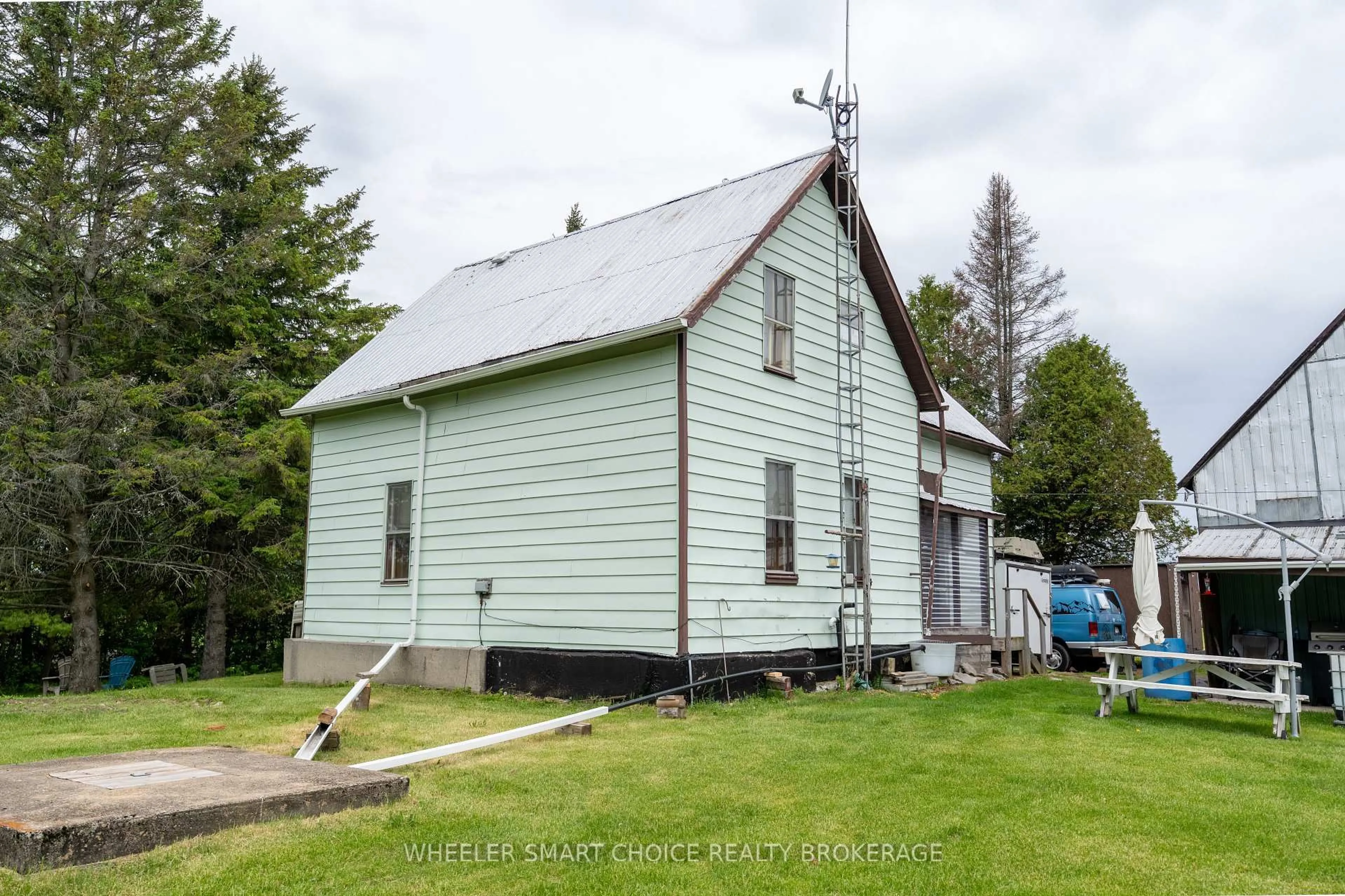 A pic from outside/outdoor area/front of a property/back of a property/a pic from drone, building for 3645 May Rd, South Stormont Ontario K0C 1Y0