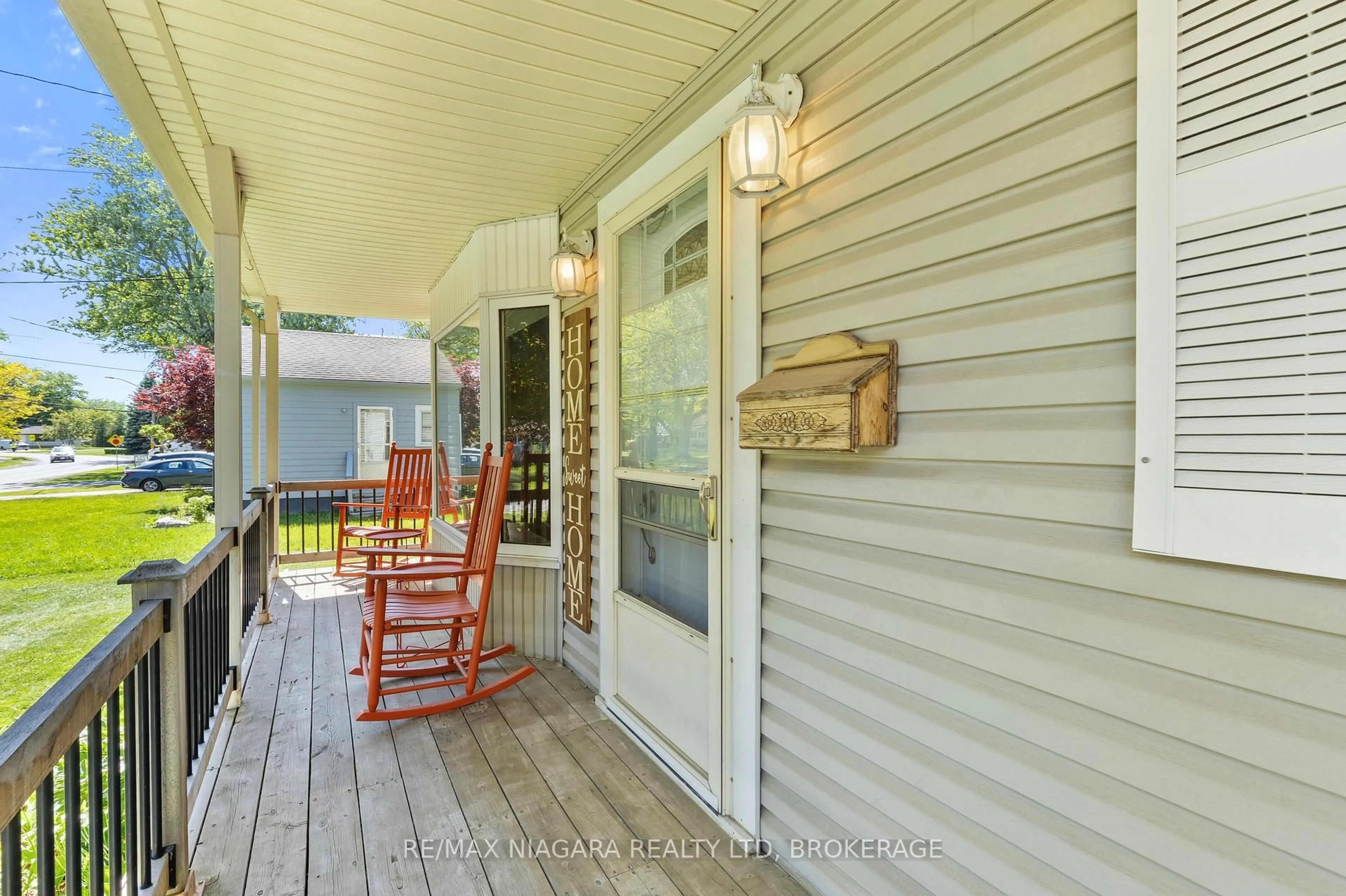 Patio, street for 7931 Watson St, Niagara Falls Ontario L2H 1E4