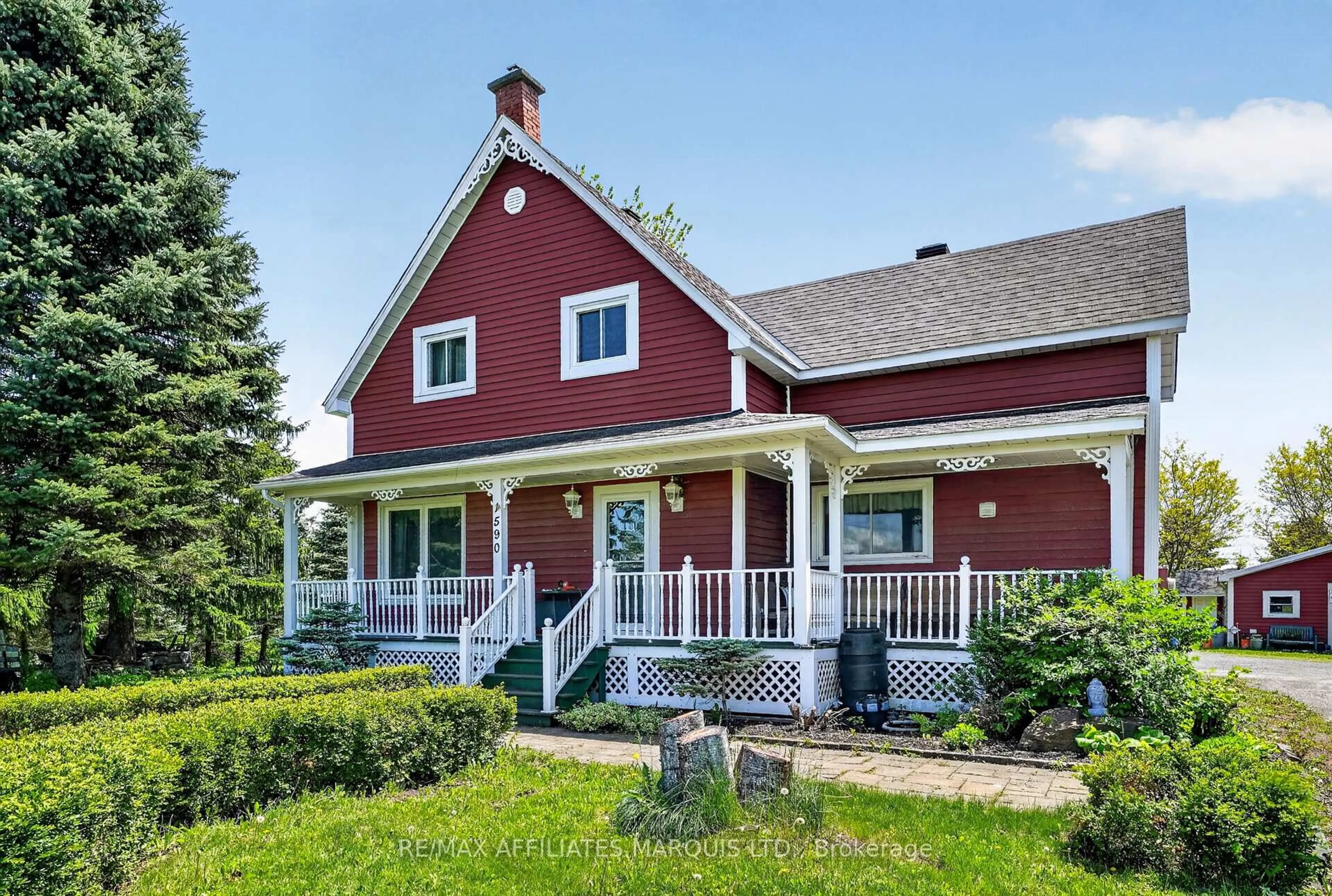 Home with vinyl exterior material, street for 1590 Cornwall Centre Rd, Cornwall Ontario K6H 5R7