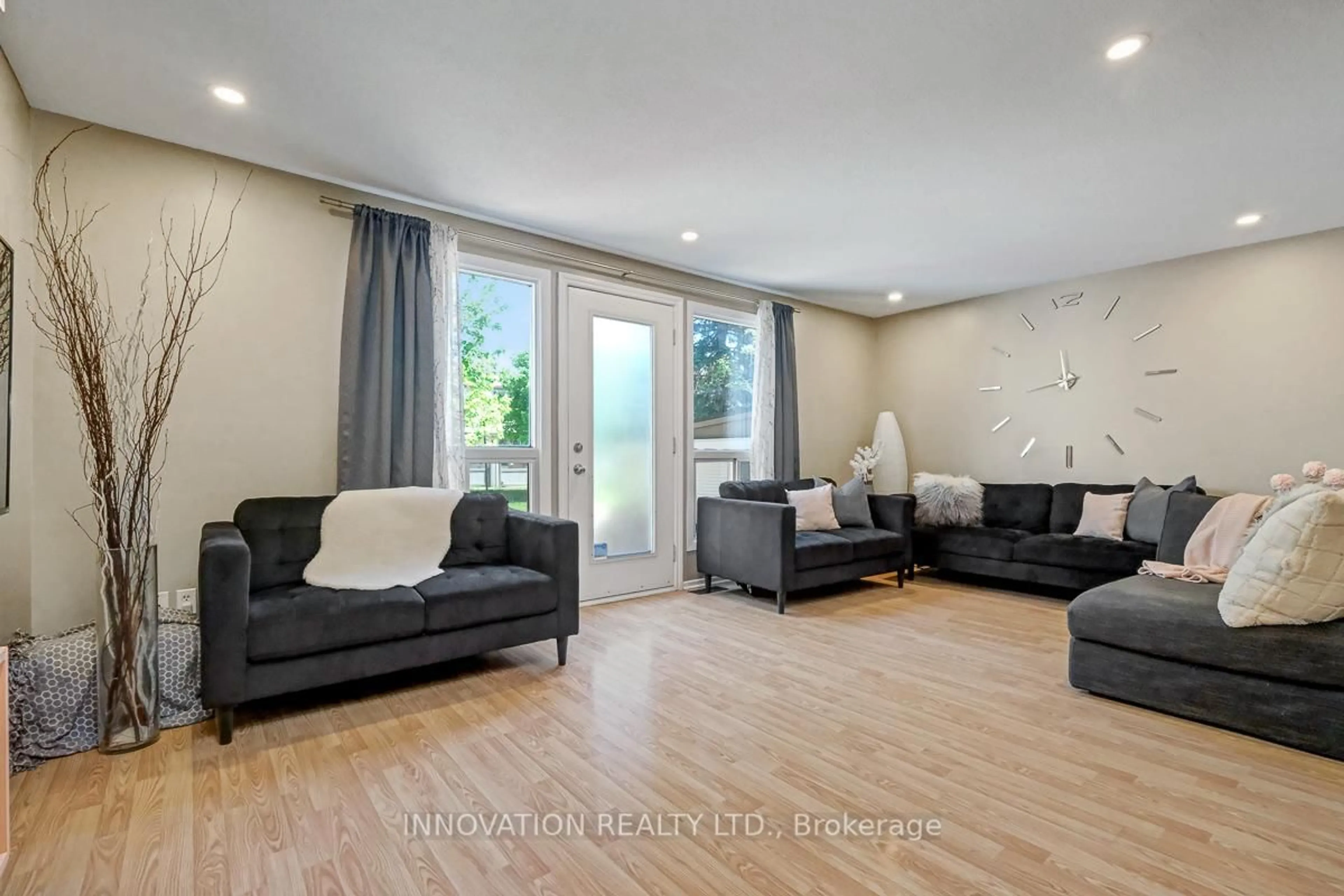Living room with furniture, unknown for 2113 Stonehenge Cres, Ottawa Ontario K1B 4N7