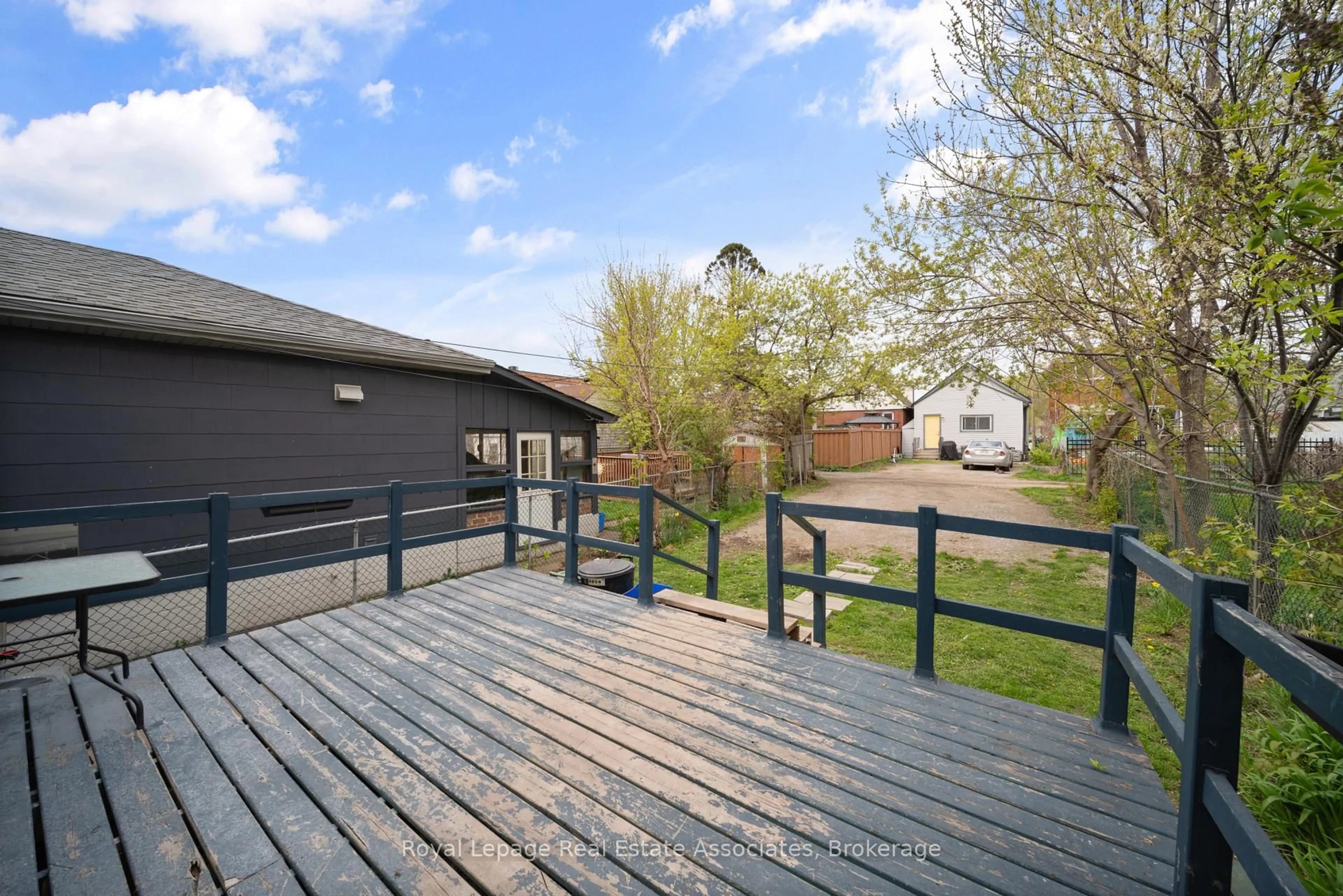 Unknown for 305 Weir St, Hamilton Ontario L8H 5G4