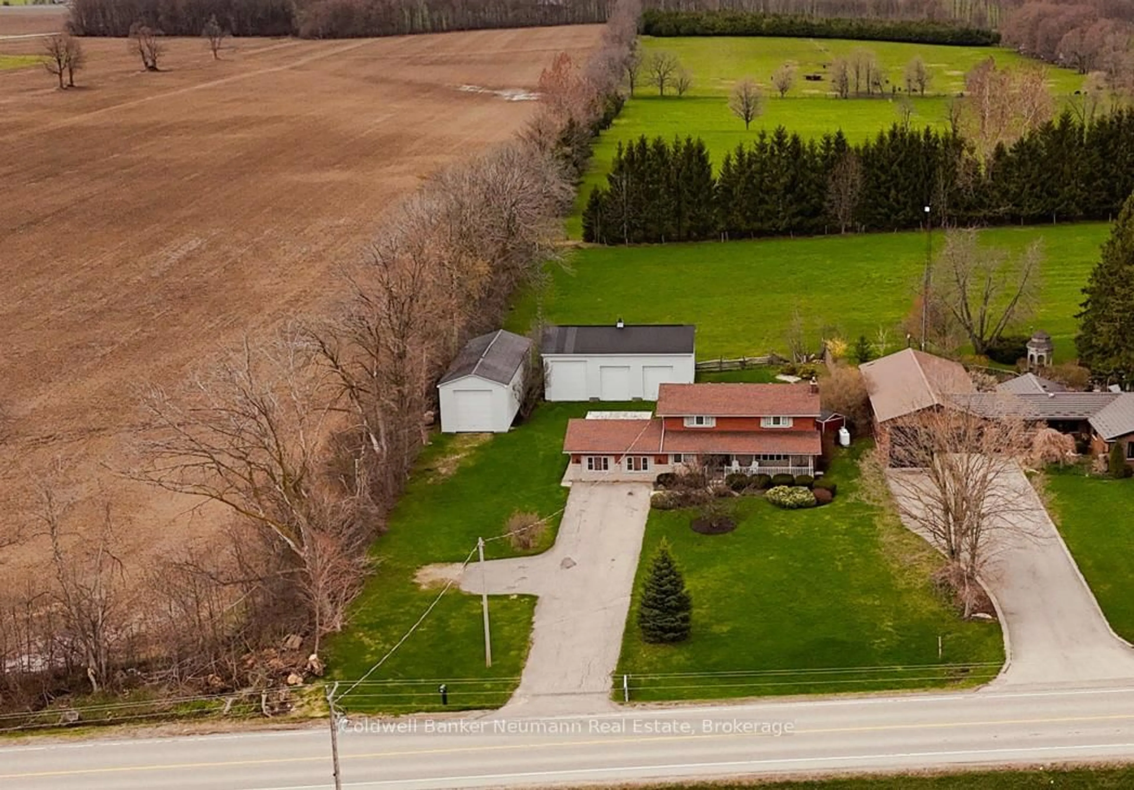 A pic from outside/outdoor area/front of a property/back of a property/a pic from drone, street for 7776 Mill Rd, Guelph/Eramosa Ontario N1H 6J1