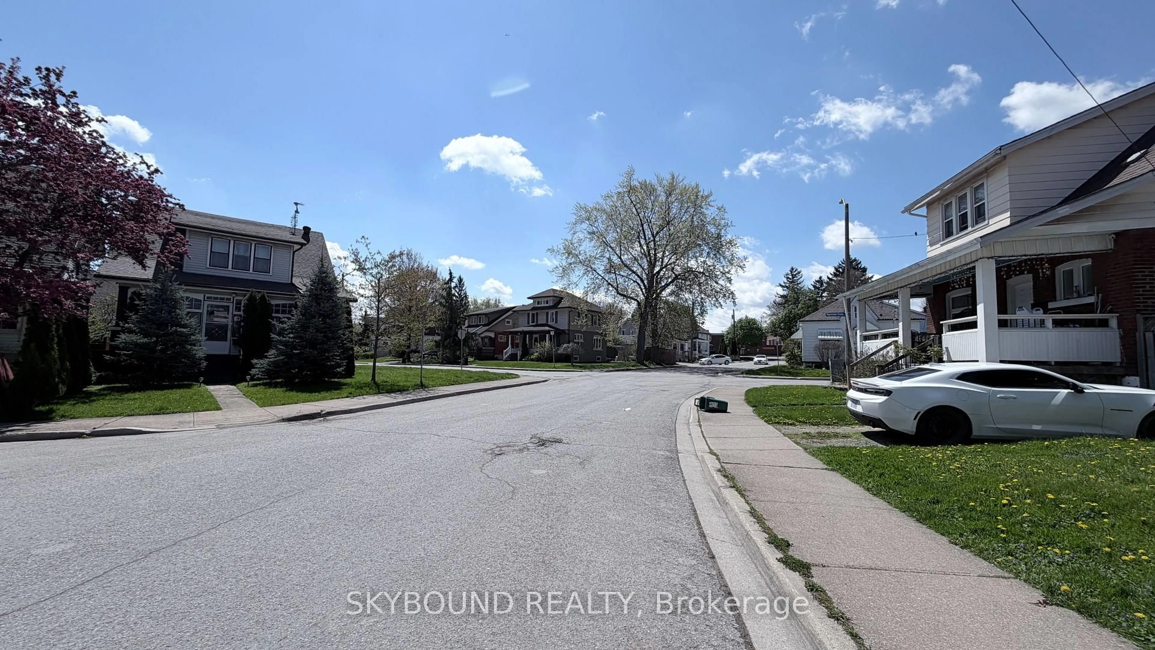 Blurry image for 5113 St Lawrence Ave, Niagara Falls Ontario L2E 3Y9