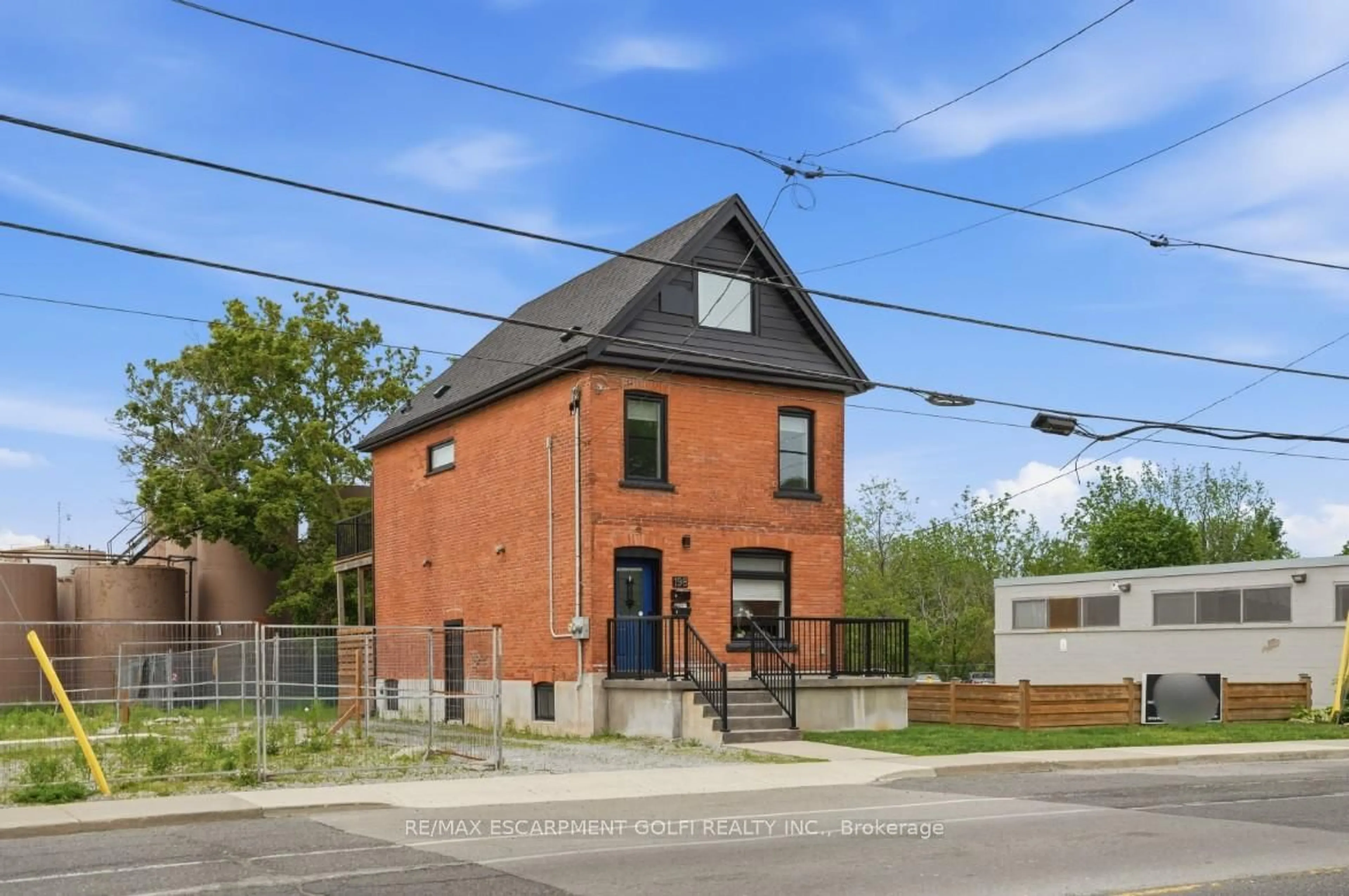 Home with brick exterior material, building for 198 Dundurn St, Hamilton Ontario L8P 4K3