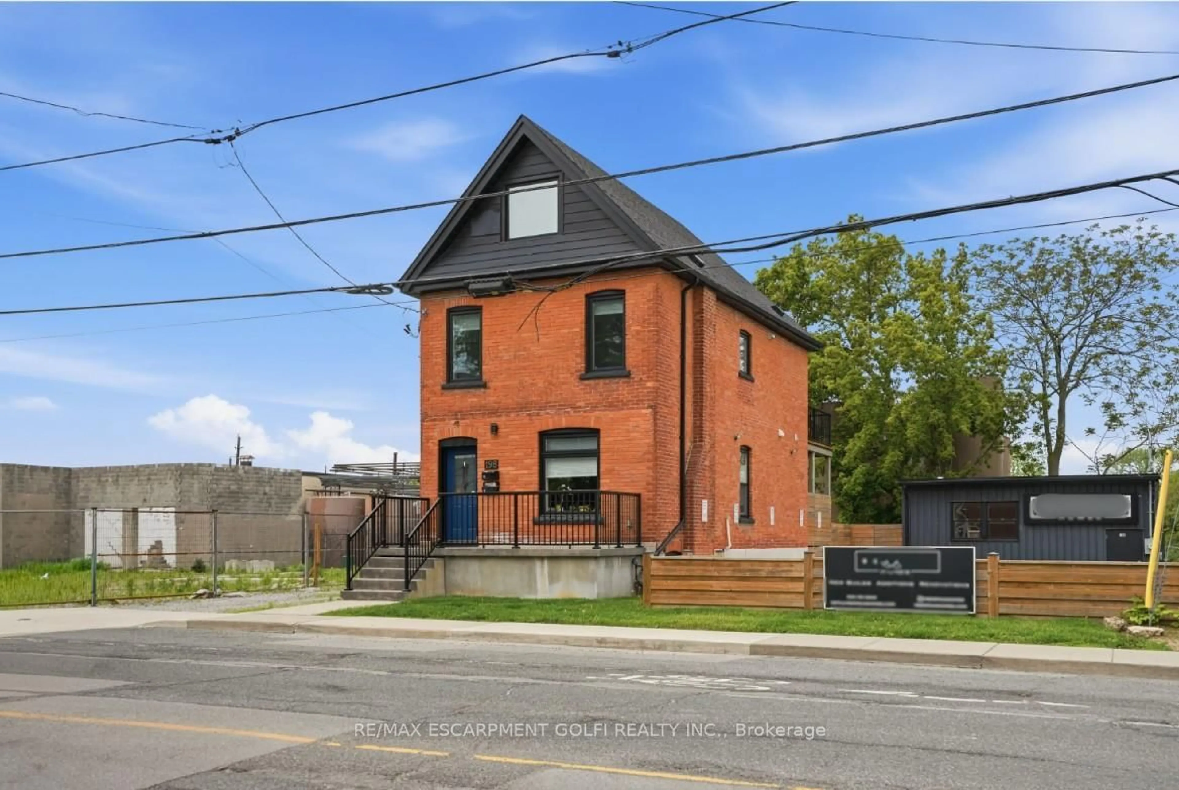 Home with brick exterior material, building for 198 Dundurn St, Hamilton Ontario L8P 4K3