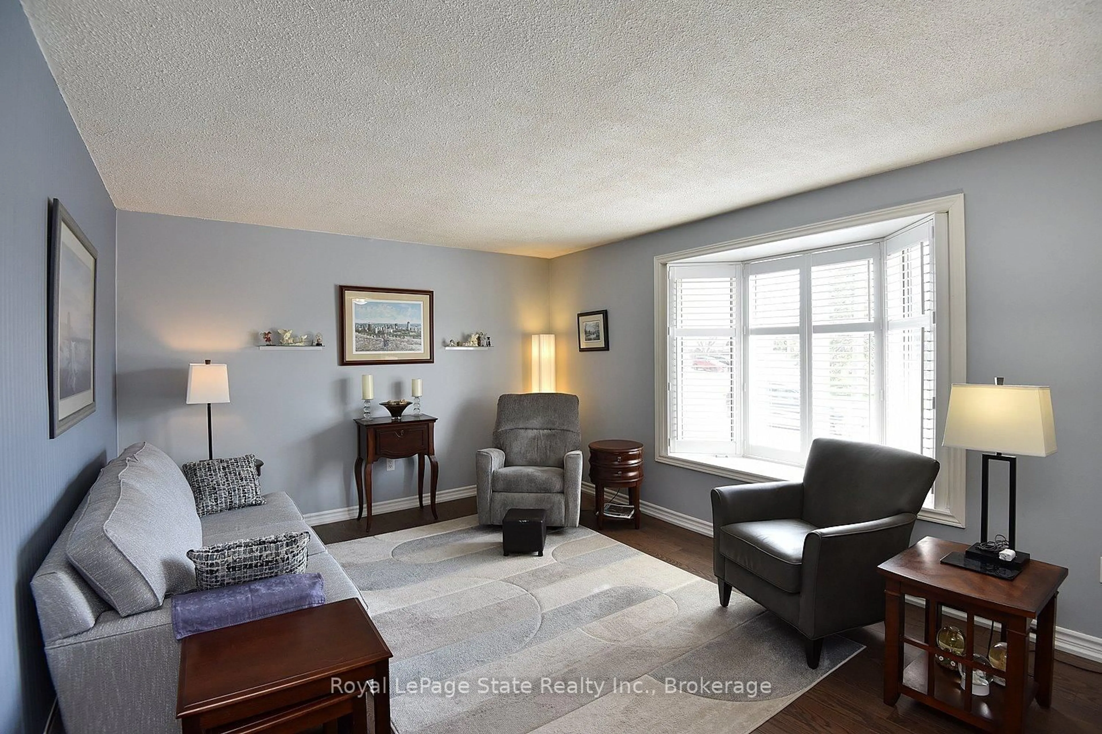 Living room with furniture, unknown for 181 Lawnhurst Dr, Hamilton Ontario L8V 4R2