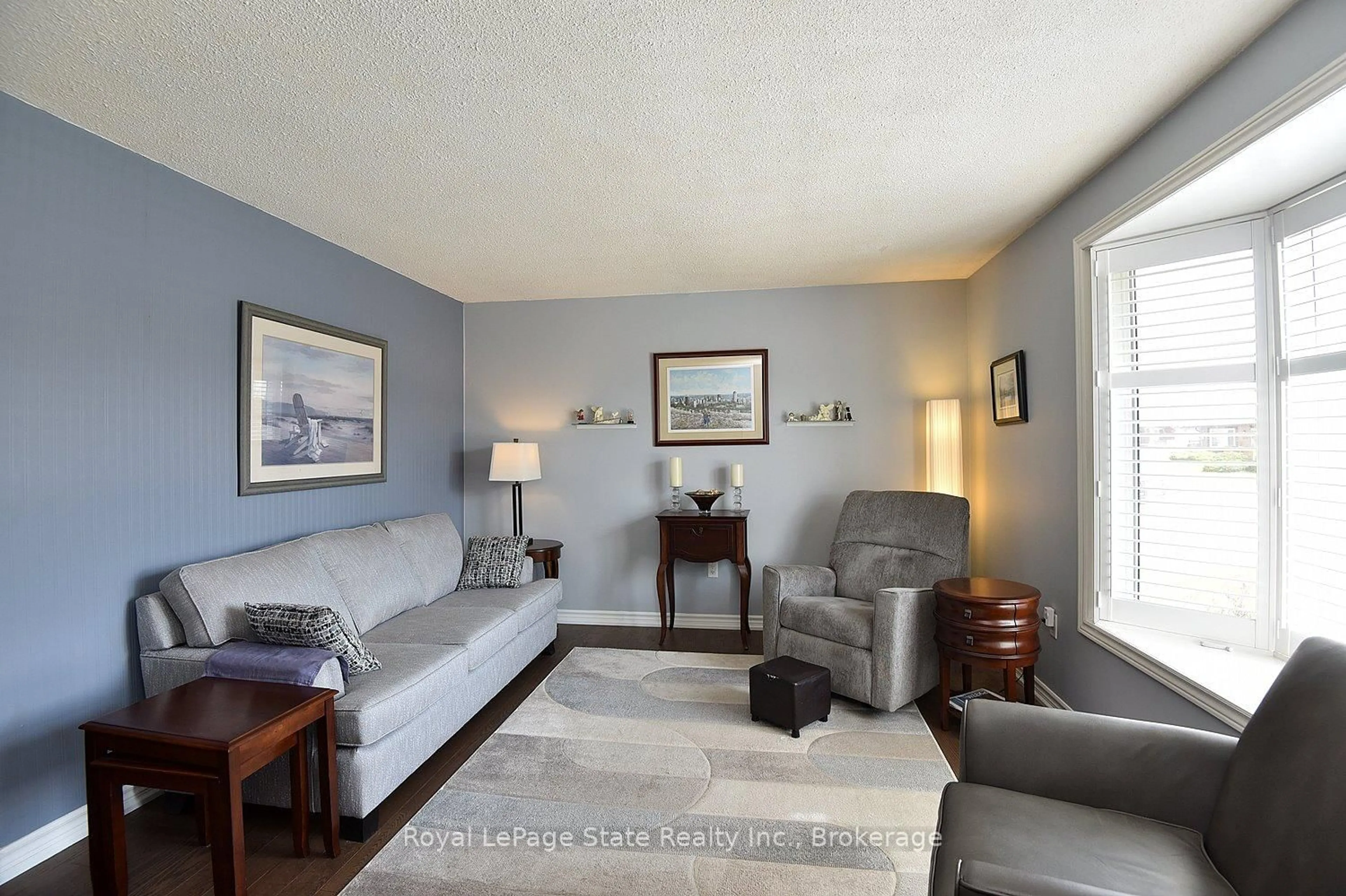Living room with furniture, unknown for 181 Lawnhurst Dr, Hamilton Ontario L8V 4R2