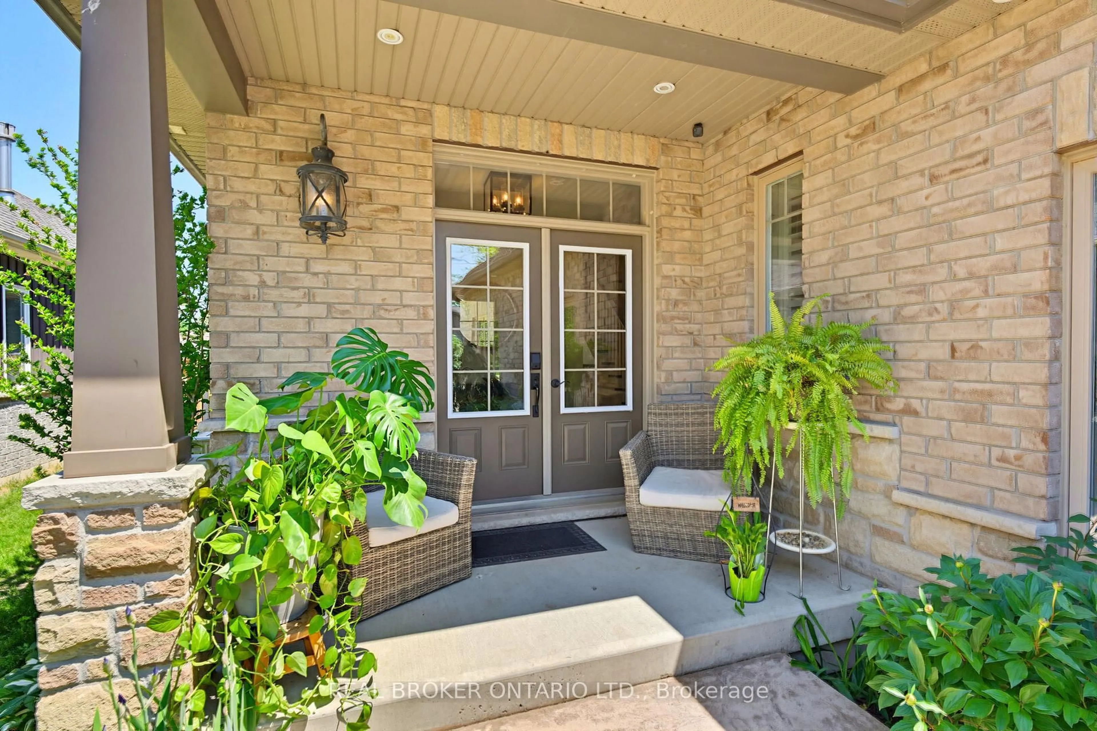 Indoor entryway for 50 Cedar St, Brant Ontario N3L 0A1