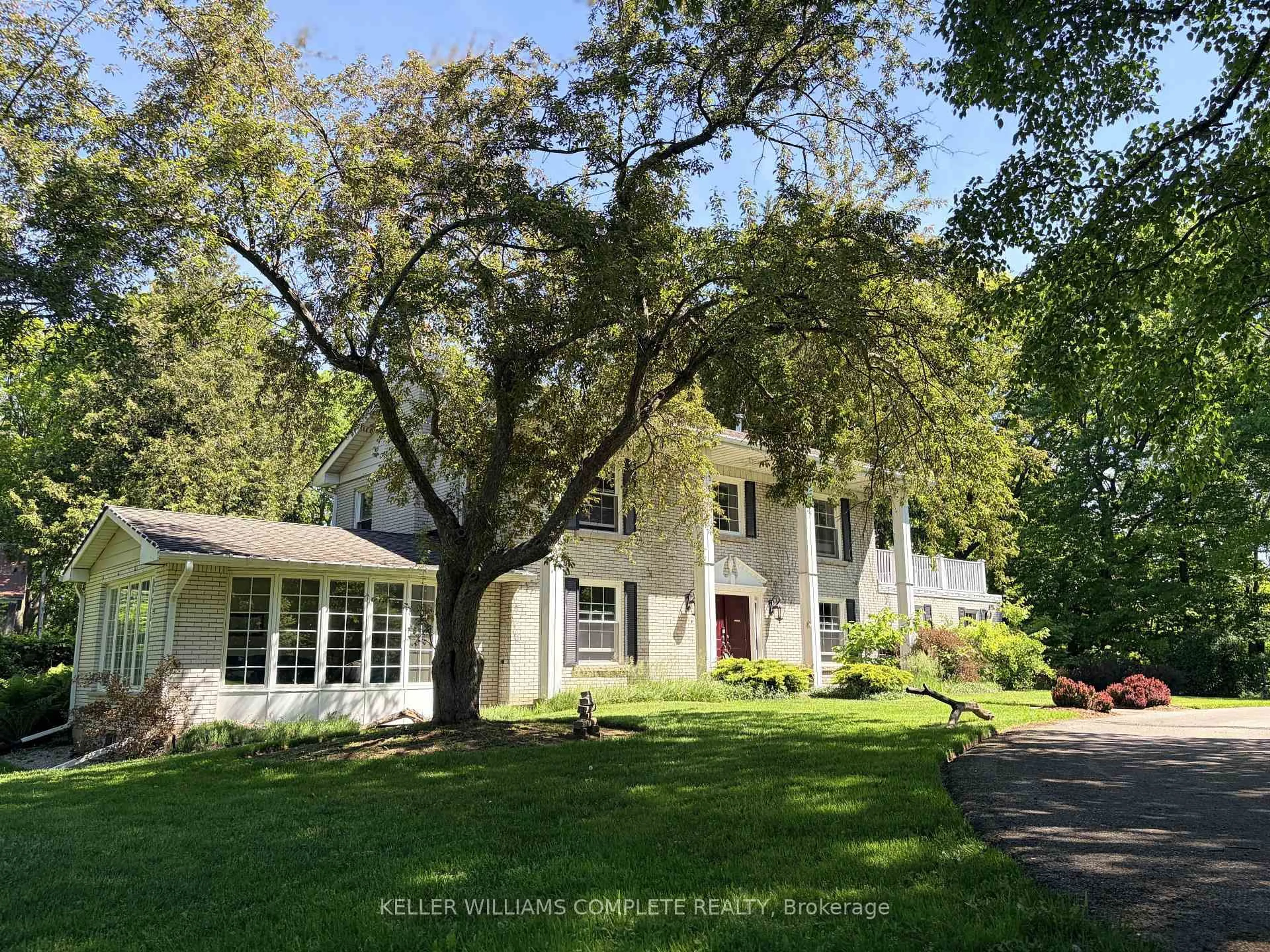A pic from outside/outdoor area/front of a property/back of a property/a pic from drone, street for 345 Jerseyville Rd, Hamilton Ontario L9G 5C3