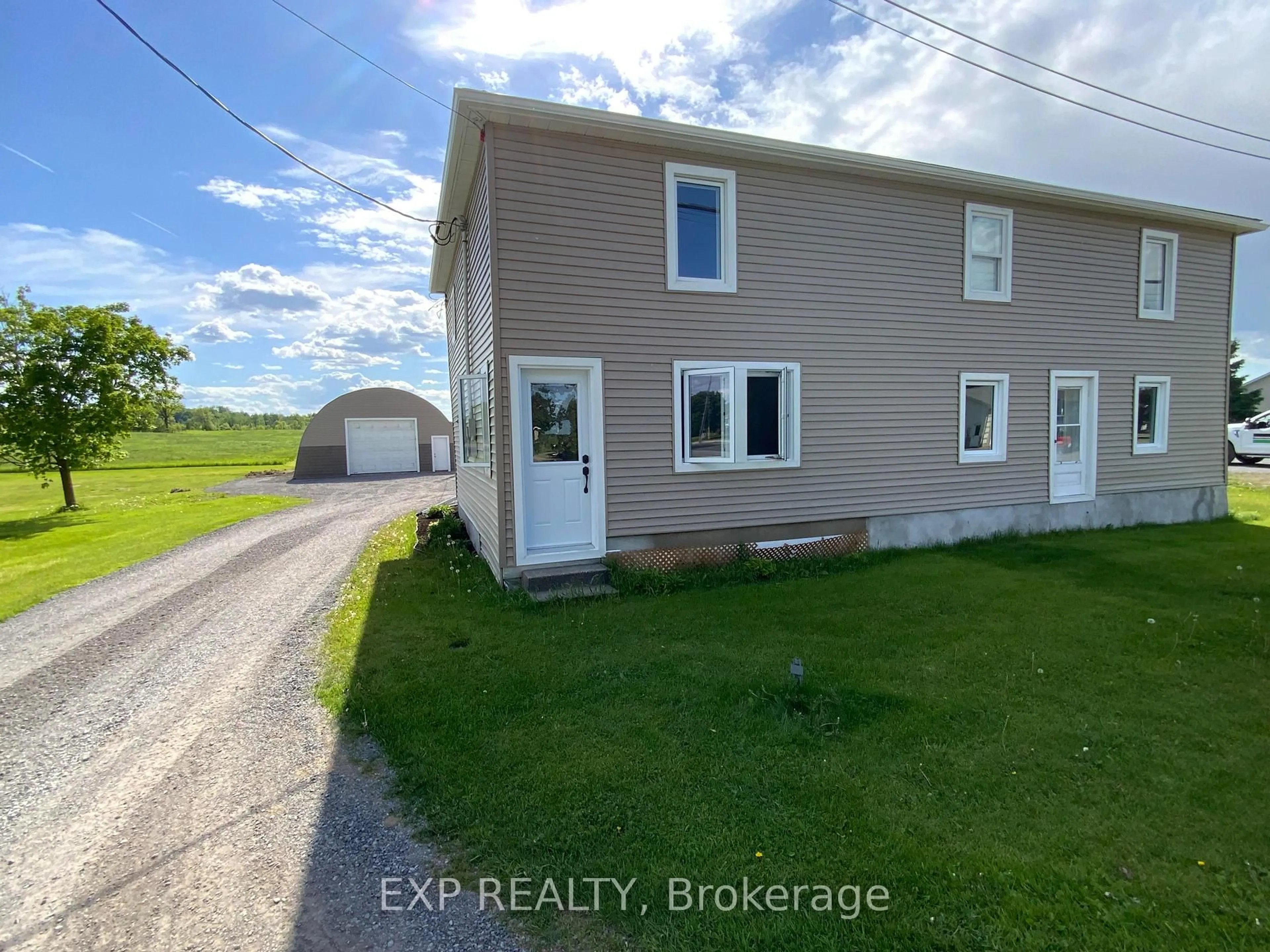 A pic from outside/outdoor area/front of a property/back of a property/a pic from drone, unknown for 1526 Landry St, Clarence-Rockland Ontario K0A 1N0