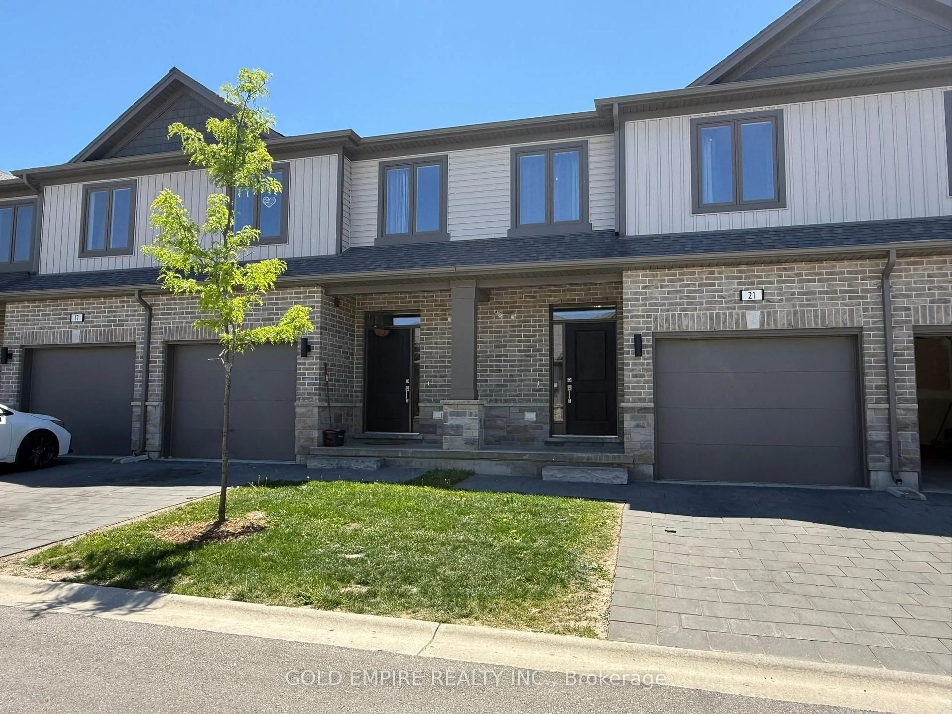 A pic from outside/outdoor area/front of a property/back of a property/a pic from drone, street for 745 CHELTON Rd #21, London South Ontario N6M 0J1