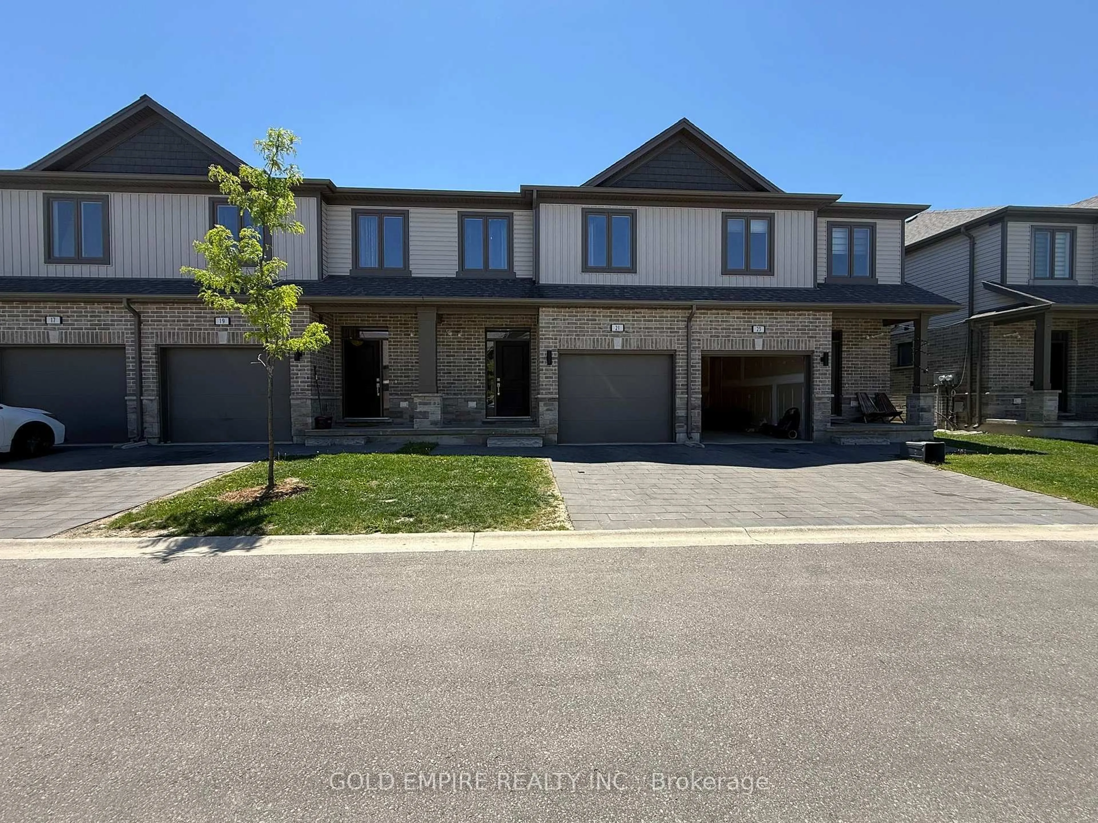 A pic from outside/outdoor area/front of a property/back of a property/a pic from drone, street for 745 CHELTON Rd #21, London South Ontario N6M 0J1