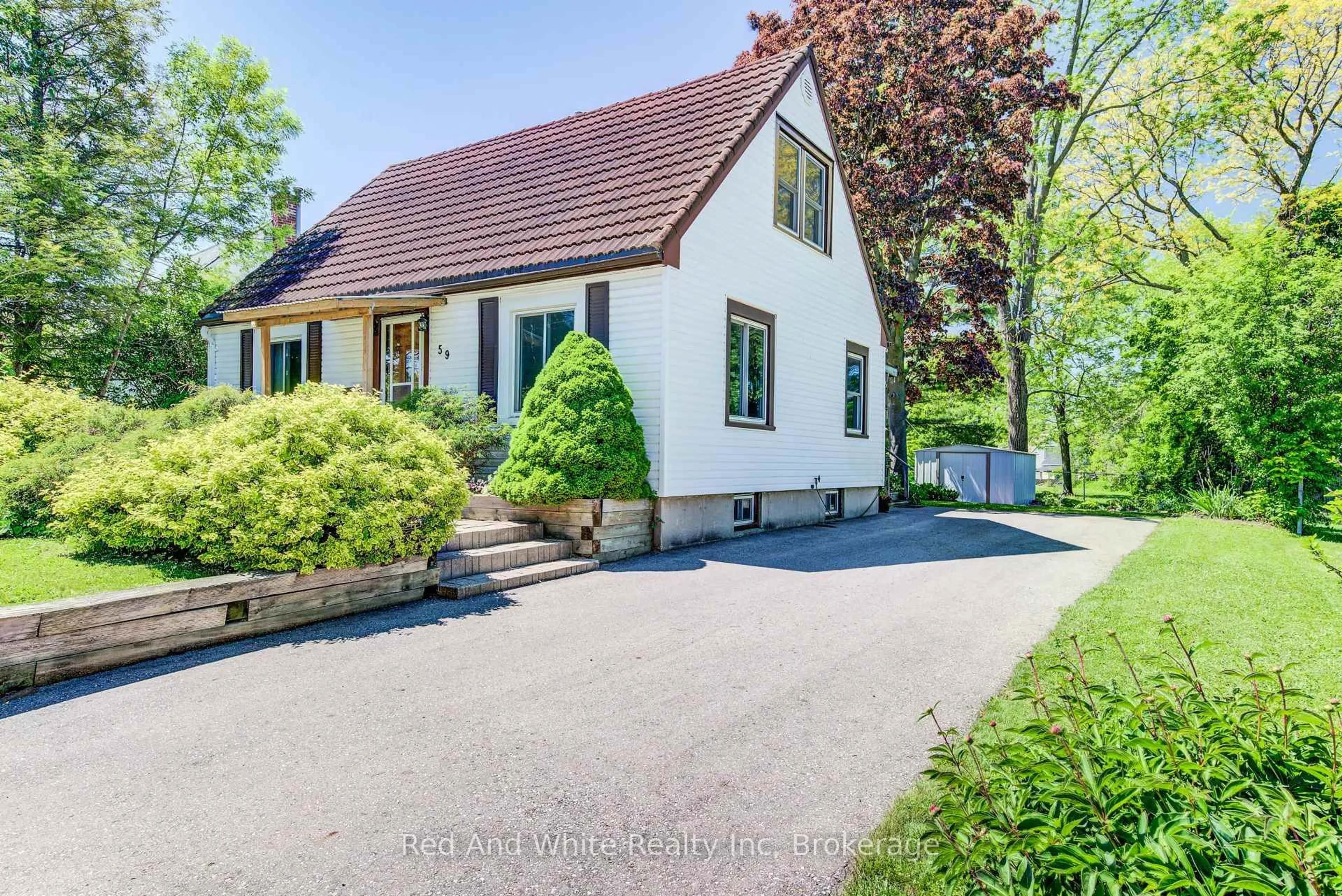 A pic from outside/outdoor area/front of a property/back of a property/a pic from drone, street for 59 Lorne Cres, Kitchener Ontario N2M 3Y4