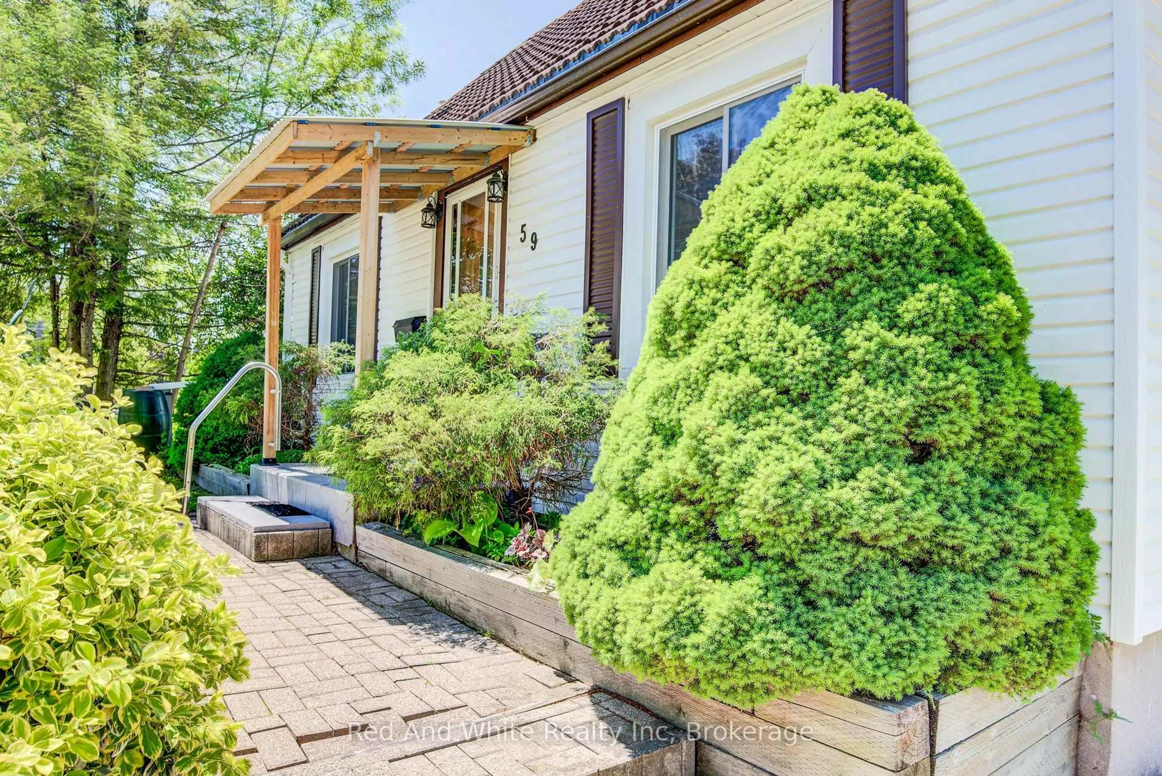 Home with vinyl exterior material, street for 59 Lorne Cres, Kitchener Ontario N2M 3Y4