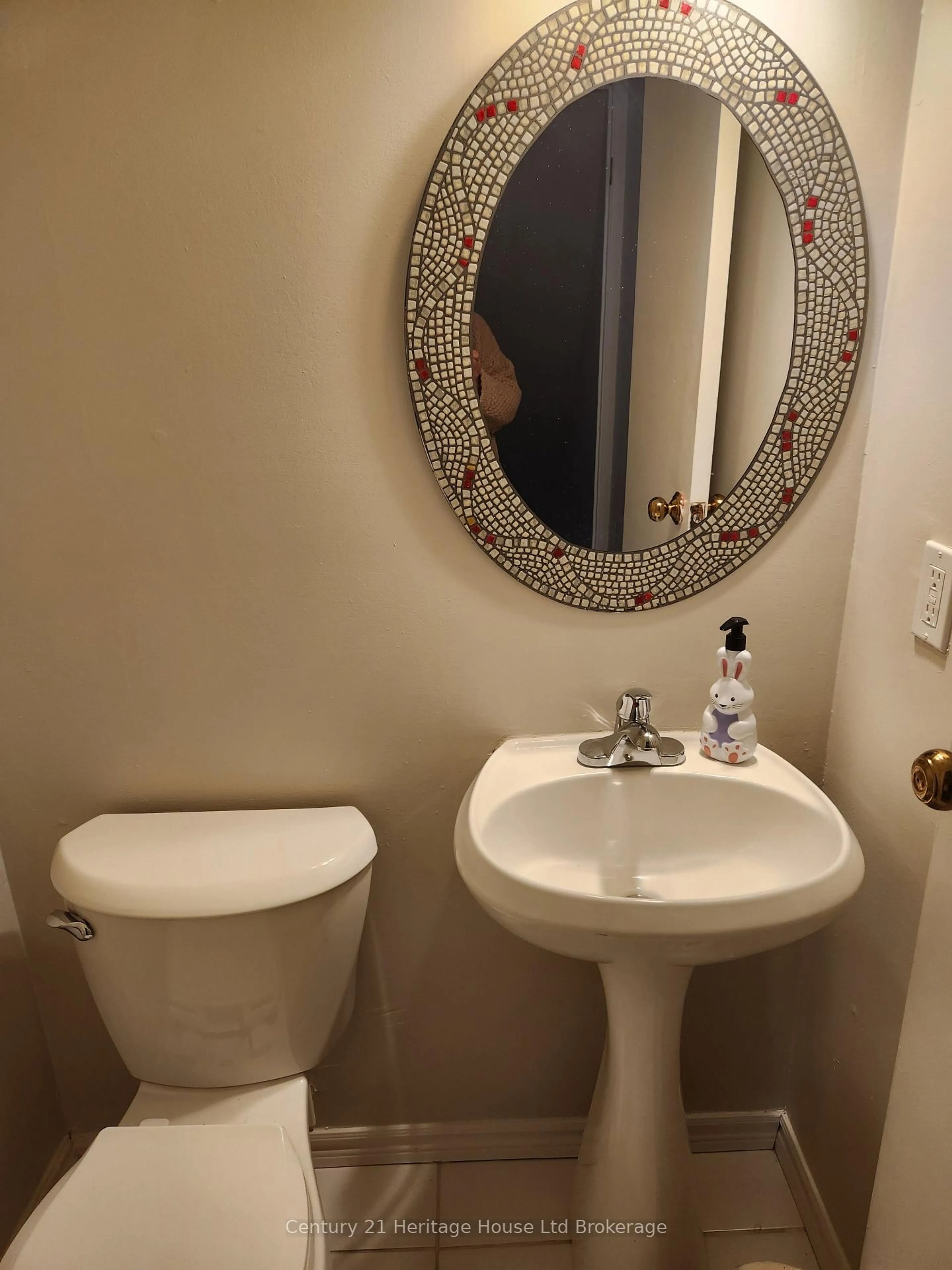 Standard bathroom, unknown for 380 Springbank Ave #6, Woodstock Ontario N4T 1L8