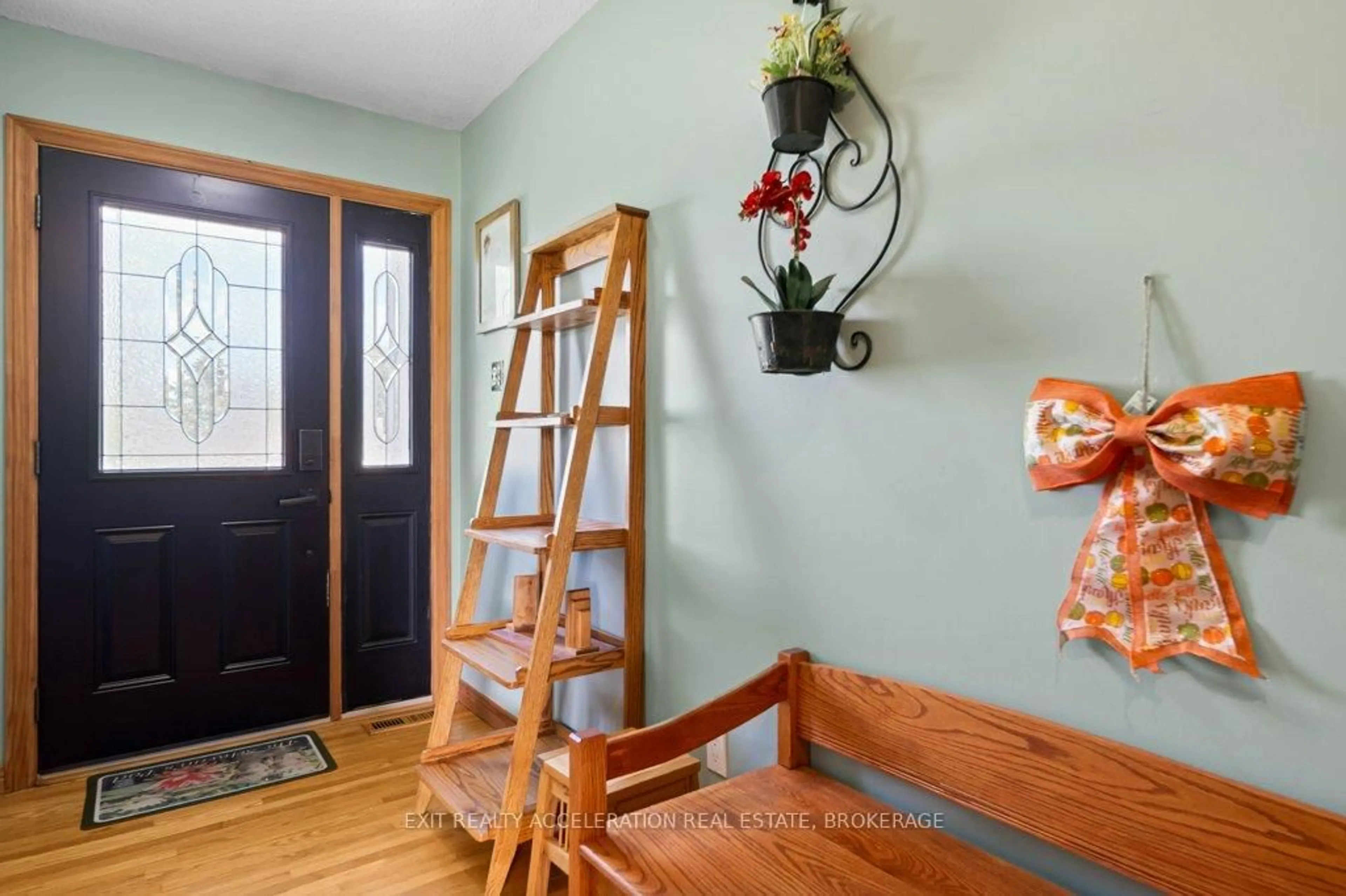 Indoor entryway for 1225 Townline Rd, Napanee Ontario K7R 3K6