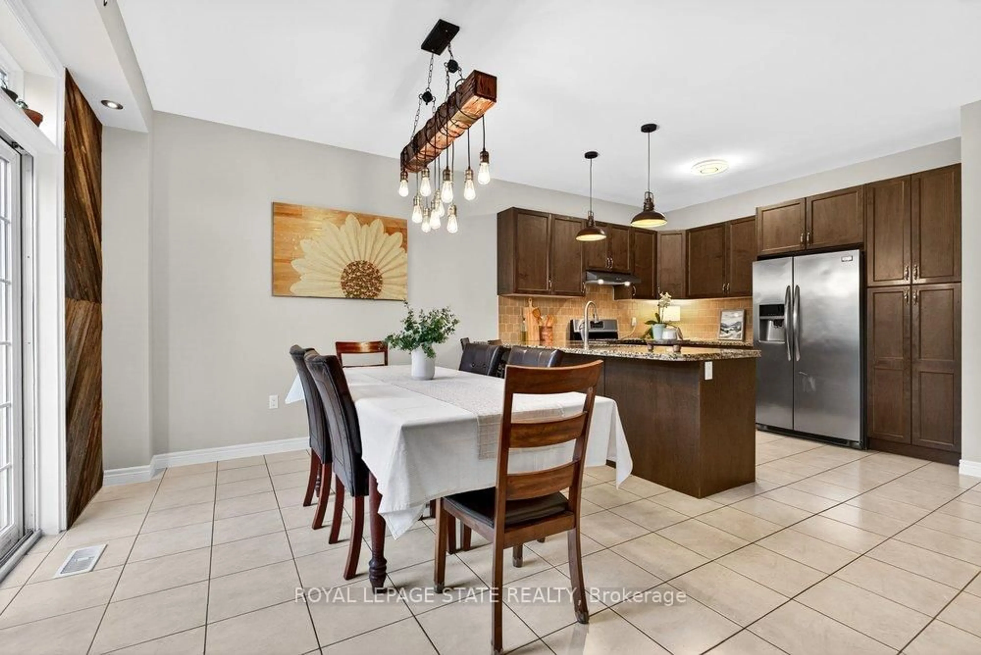 Open concept kitchen, ceramic/tile floor for 7 Summerwind Dr, Hamilton Ontario L9B 0E5