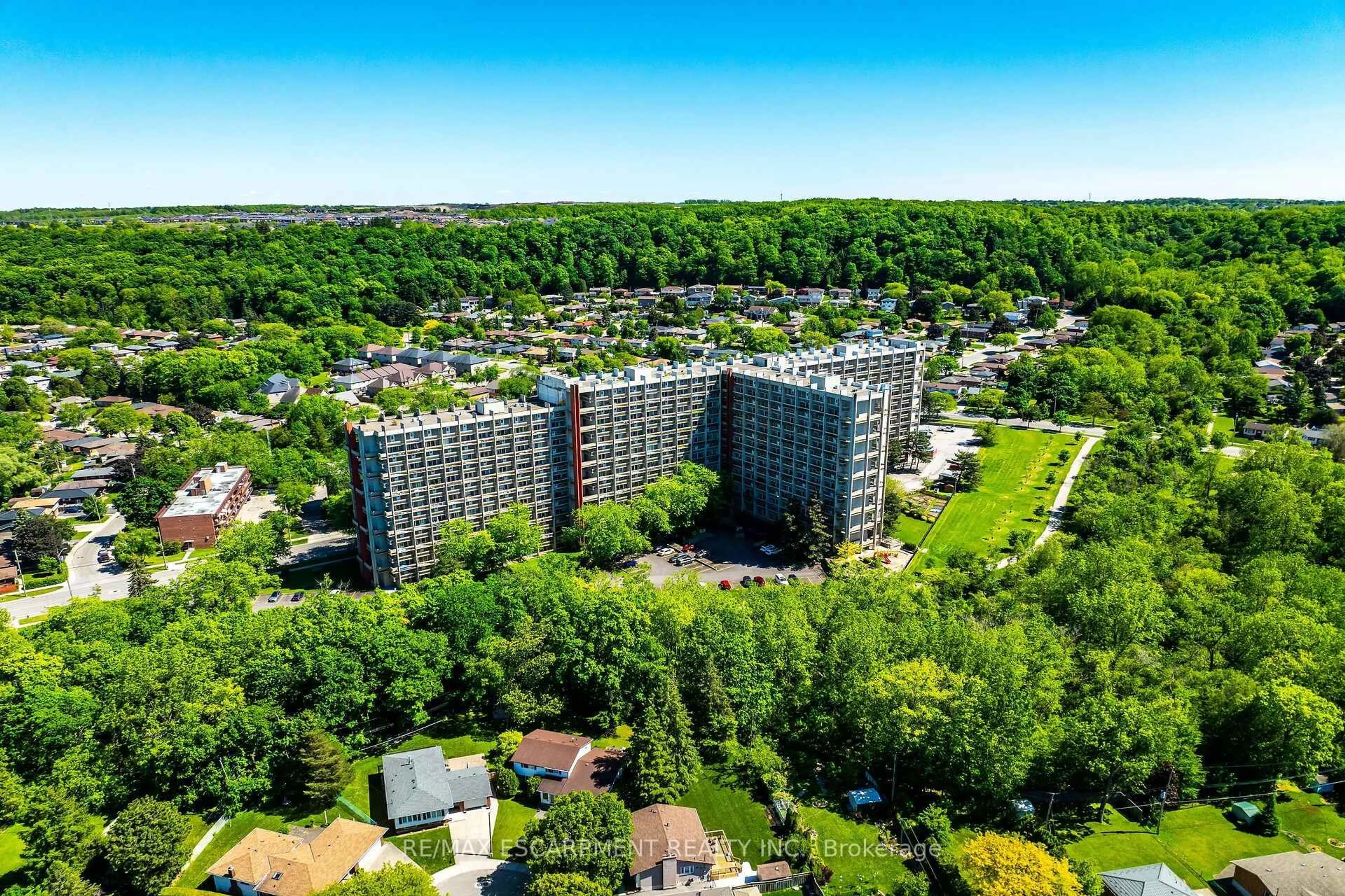 A pic from outside/outdoor area/front of a property/back of a property/a pic from drone, unknown for 350 Quigley Rd #435, Hamilton Ontario L8K 5N2