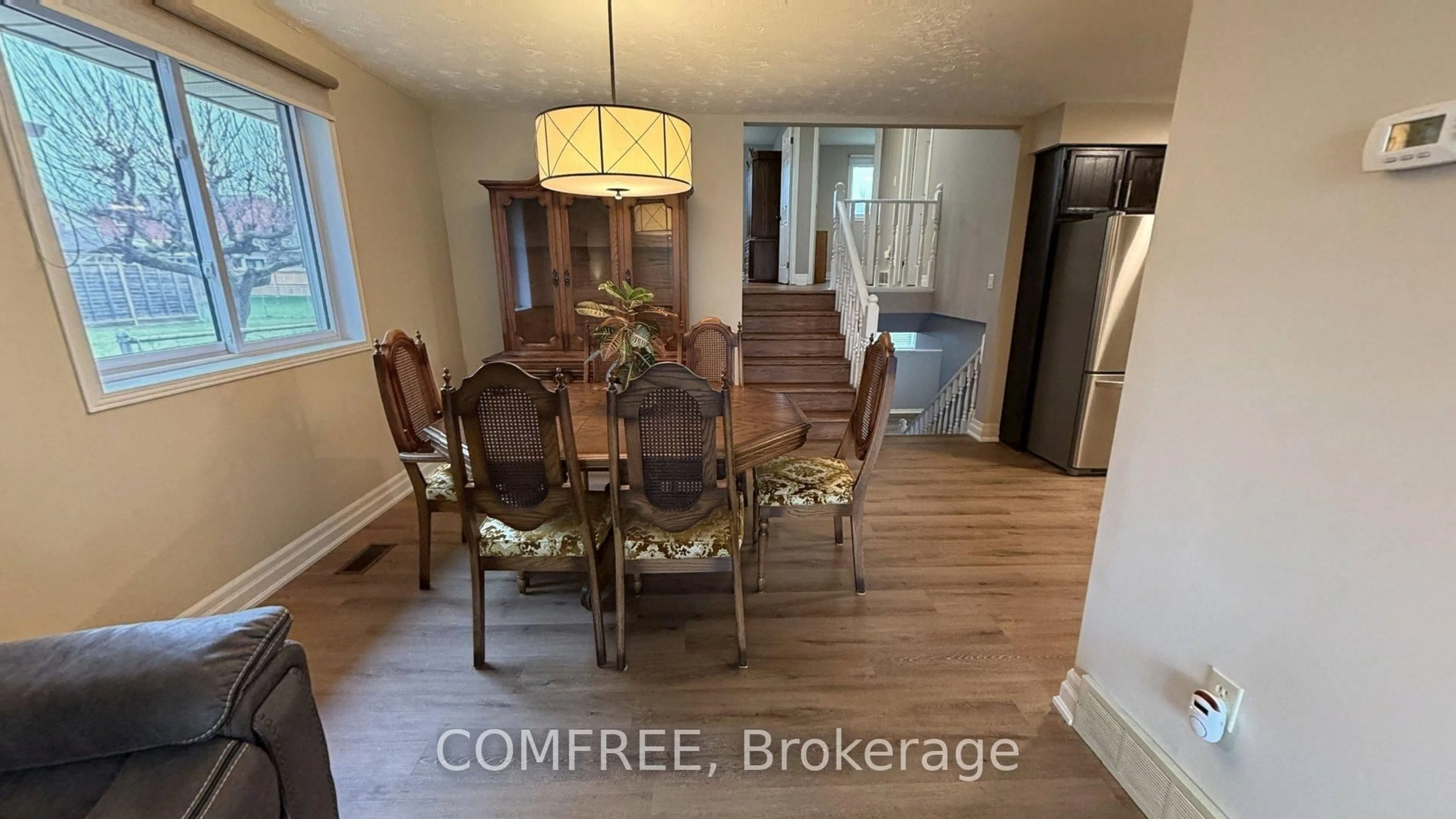 Dining room, wood/laminate floor for 6387 Riall St, Niagara Falls Ontario L2J 1Z4