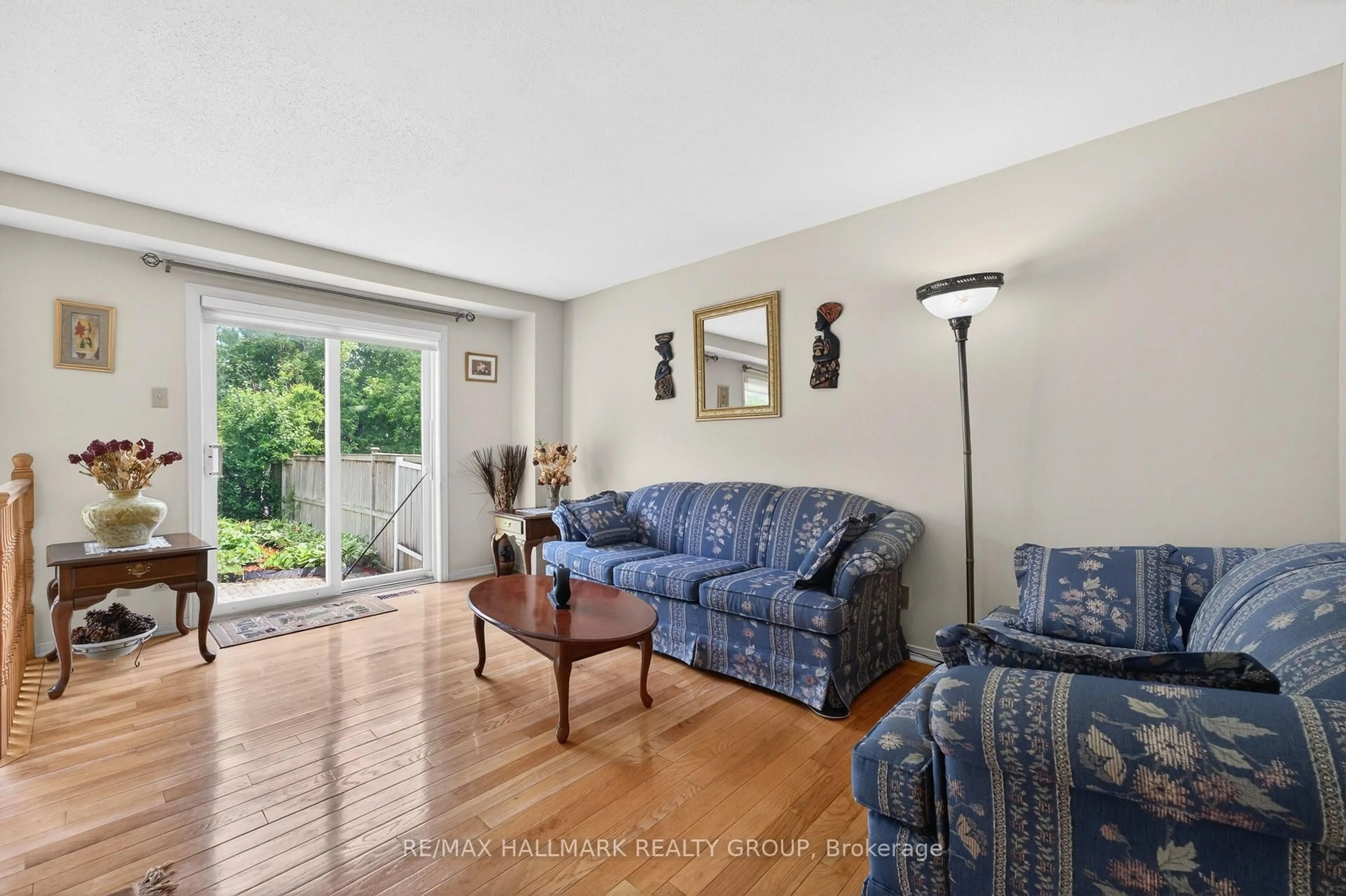 Living room with furniture, unknown for 97 Flanders St, Ottawa Ontario K2J 3K2