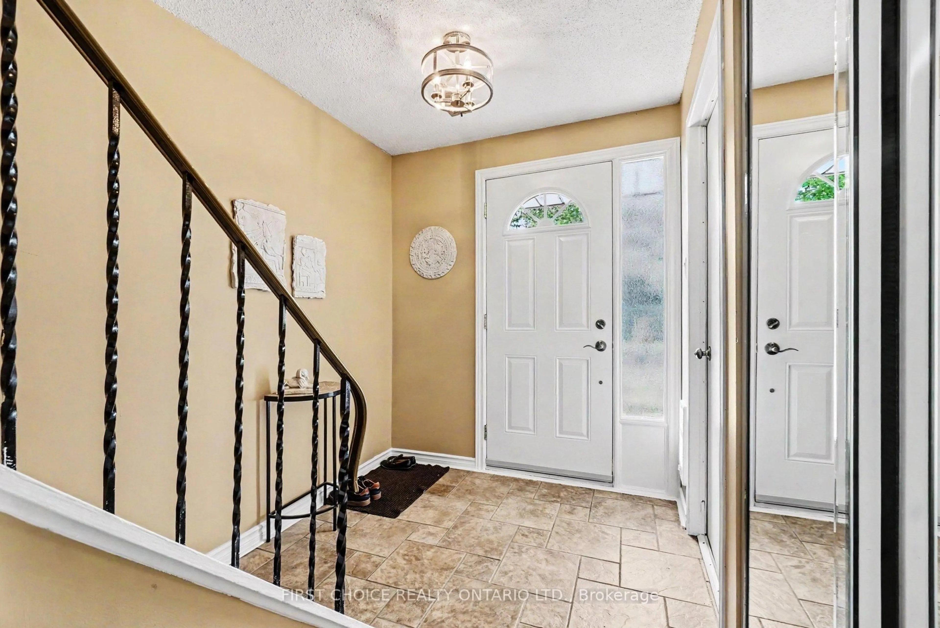 Indoor entryway for 1793 Axminster Crt #34, Ottawa Ontario K1C 1Z5