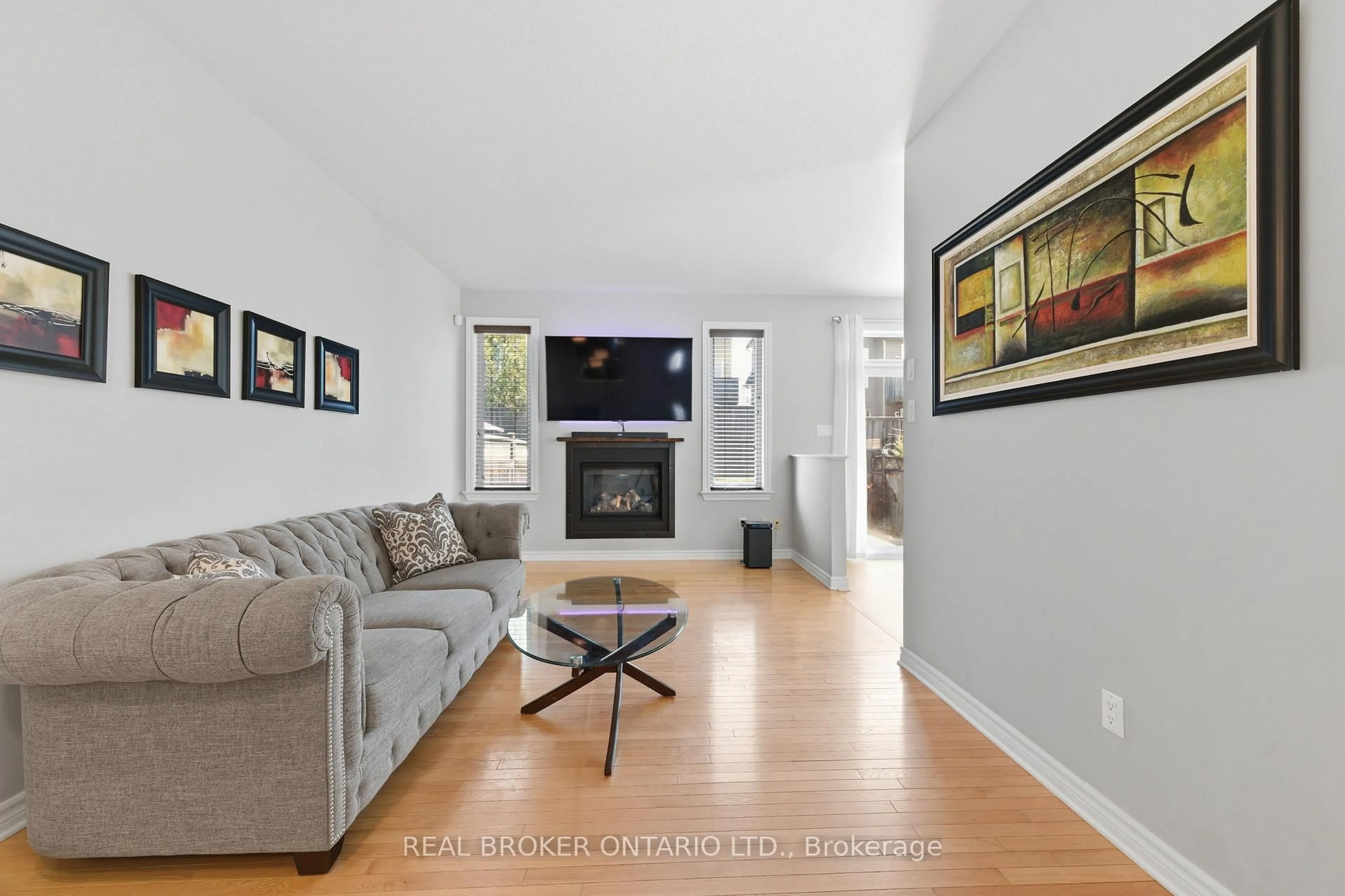 Living room with furniture, unknown for 417 STALWART Cres, Ottawa Ontario K1T 0H2