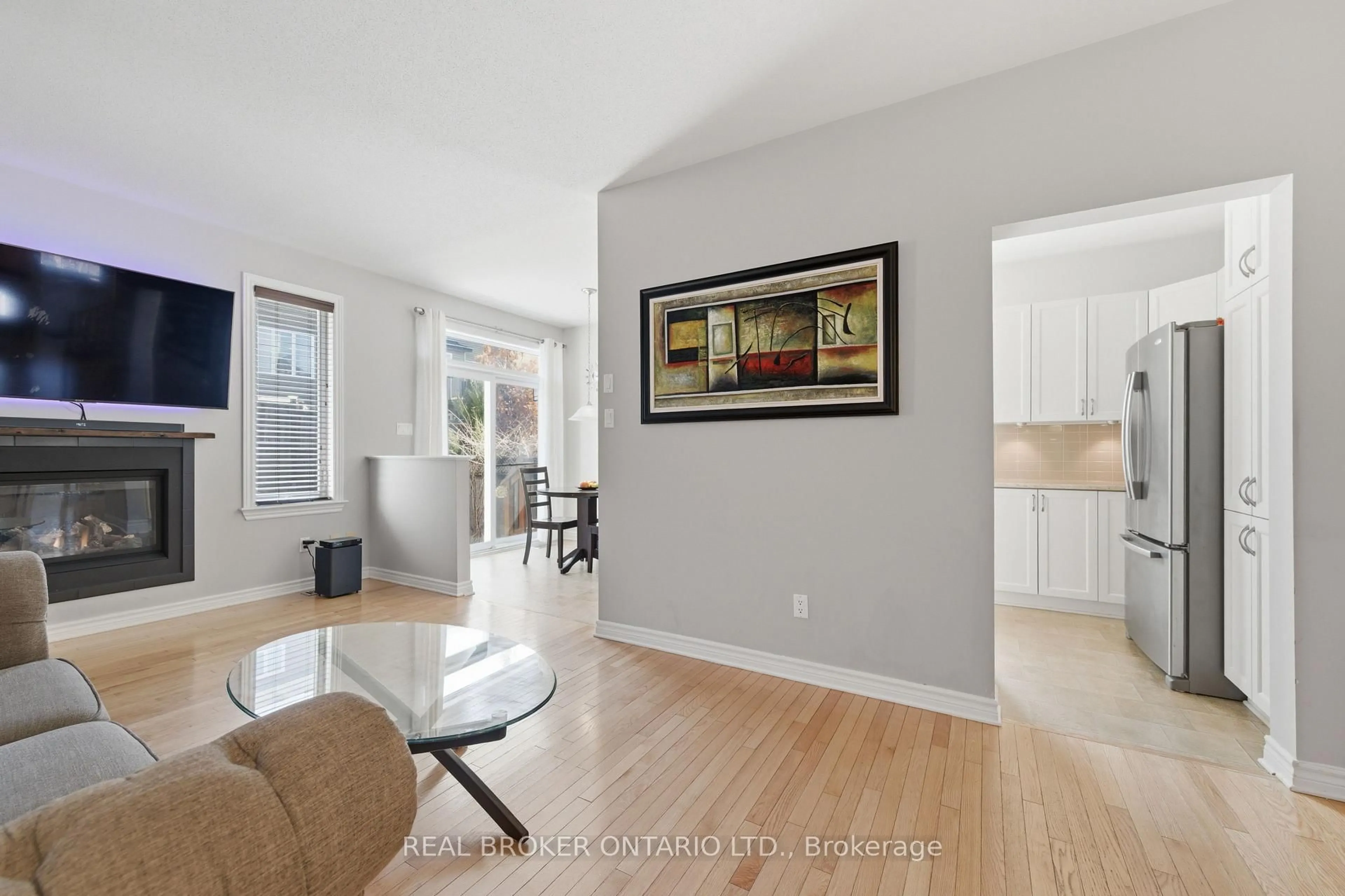 Living room with furniture, unknown for 417 STALWART Cres, Ottawa Ontario K1T 0H2