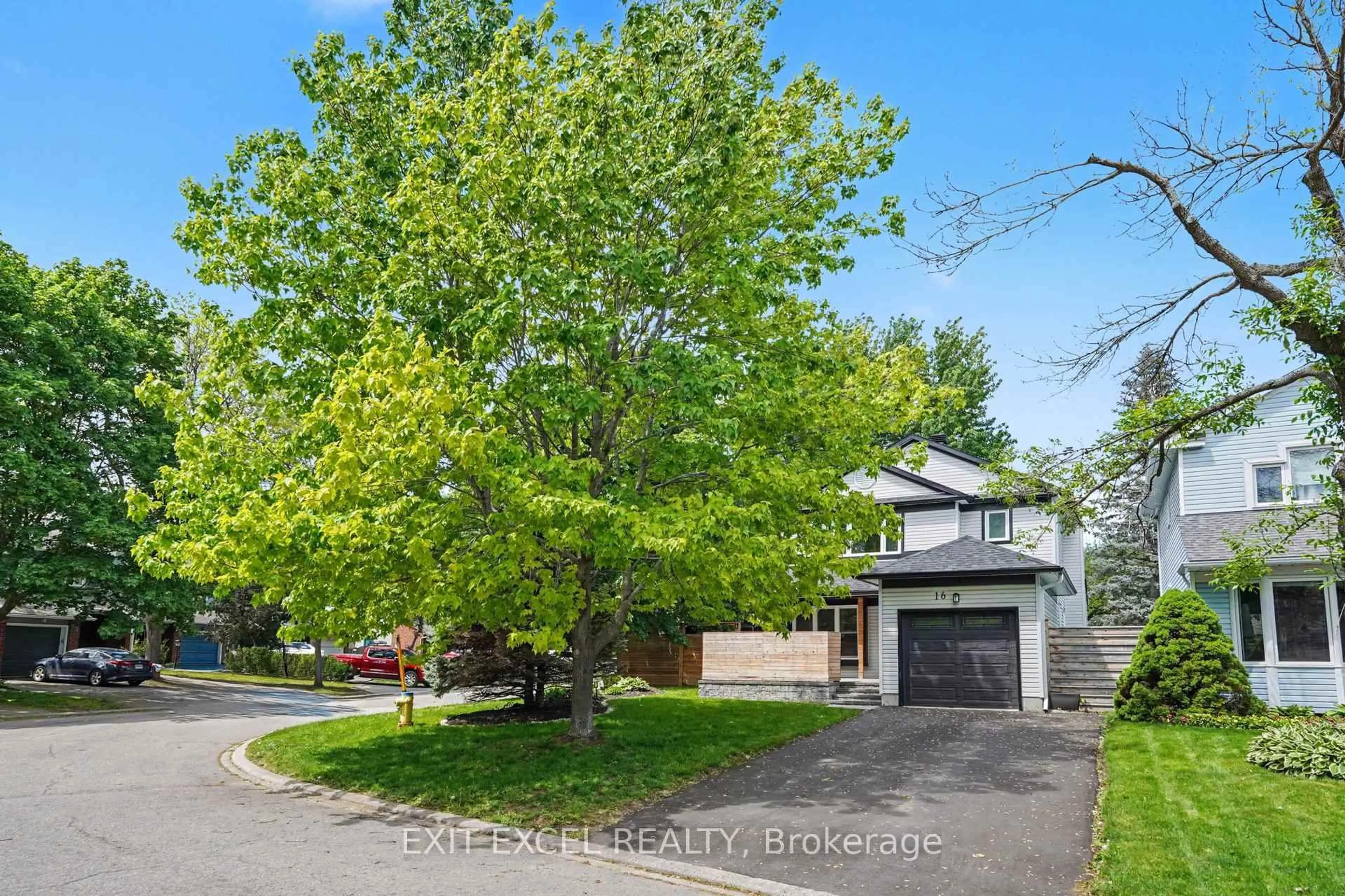 A pic from outside/outdoor area/front of a property/back of a property/a pic from drone, street for 16 Lima Way, Ottawa Ontario K2J 3G6