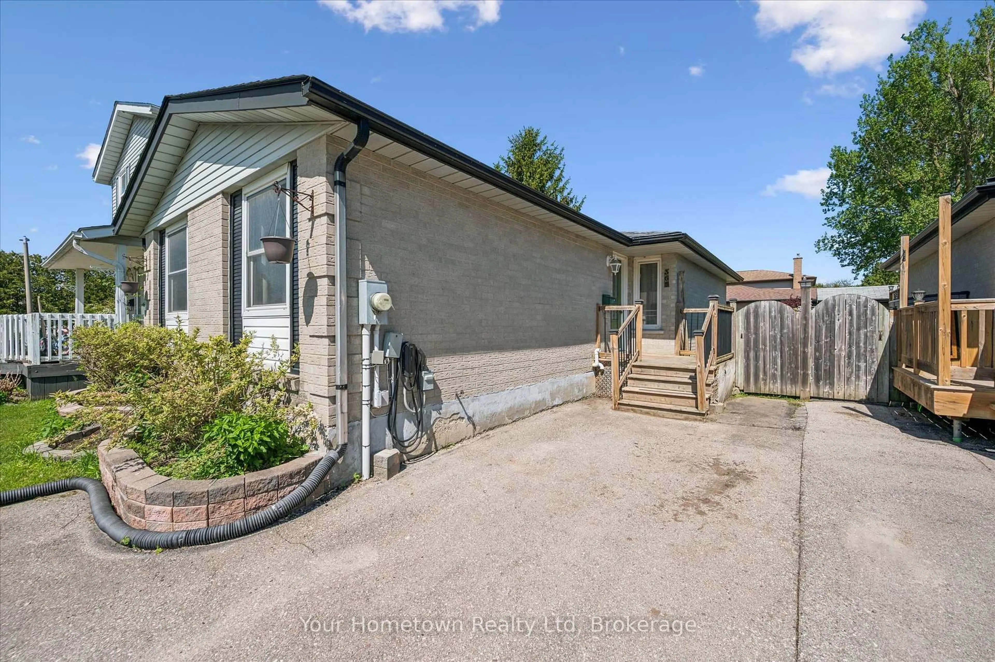 A pic from outside/outdoor area/front of a property/back of a property/a pic from drone, street for 369 Strathallan St, Centre Wellington Ontario N1M 3K8