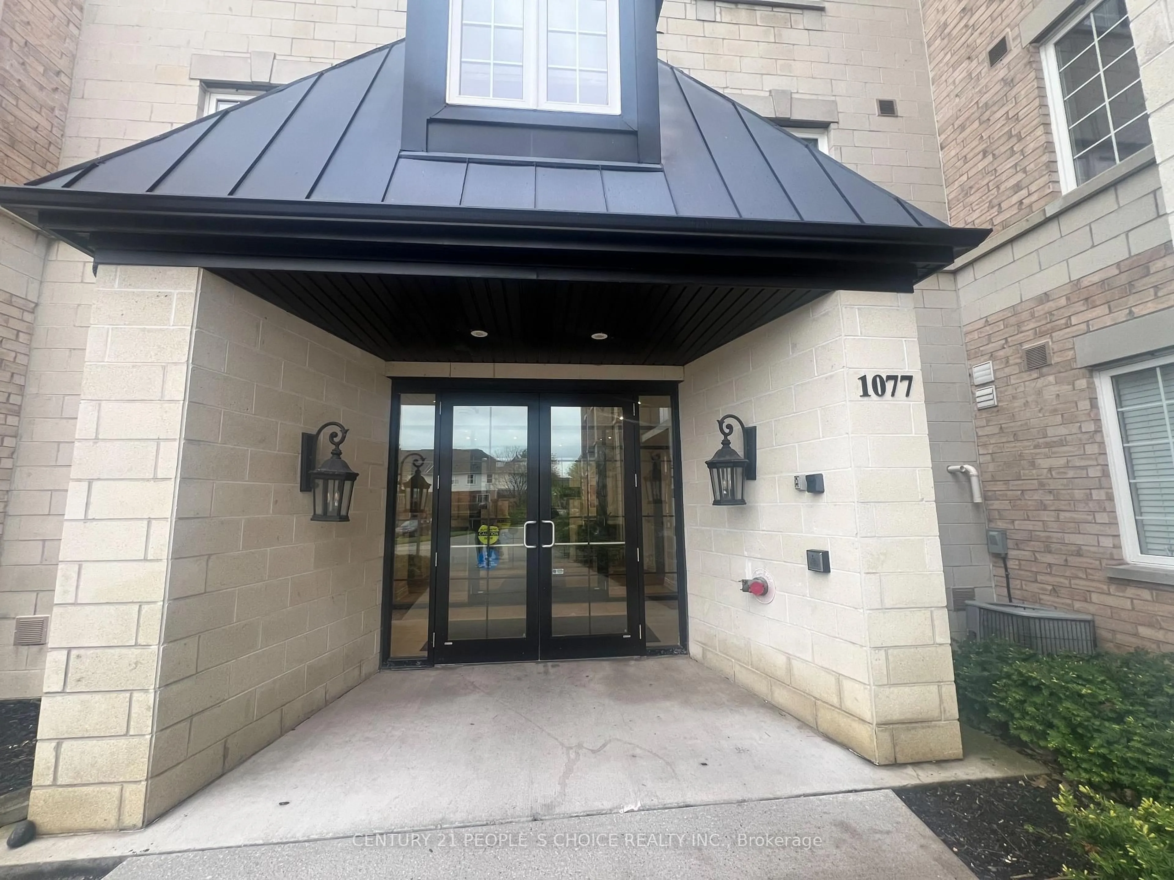 Indoor foyer for 1077 Gordon St #119, Guelph Ontario N1G 0E3