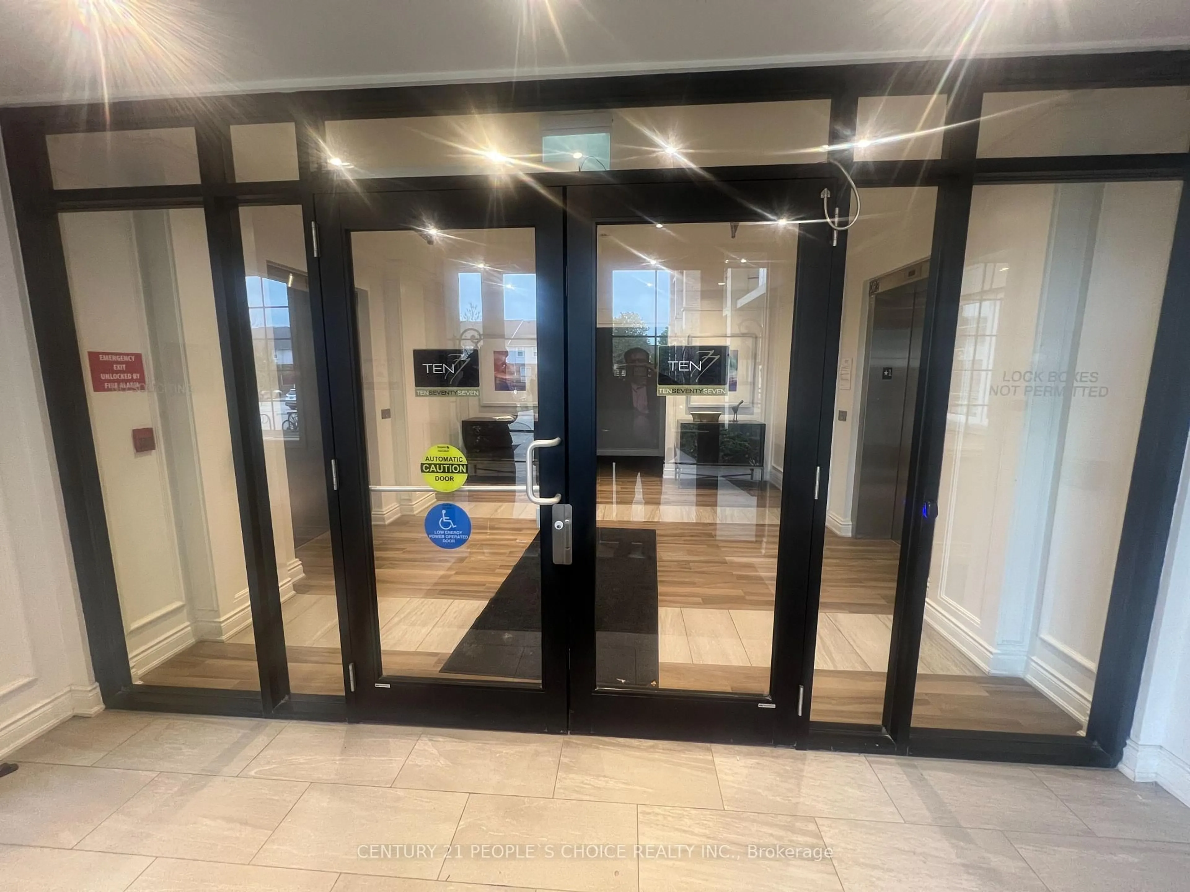 Indoor foyer for 1077 Gordon St #119, Guelph Ontario N1G 0E3