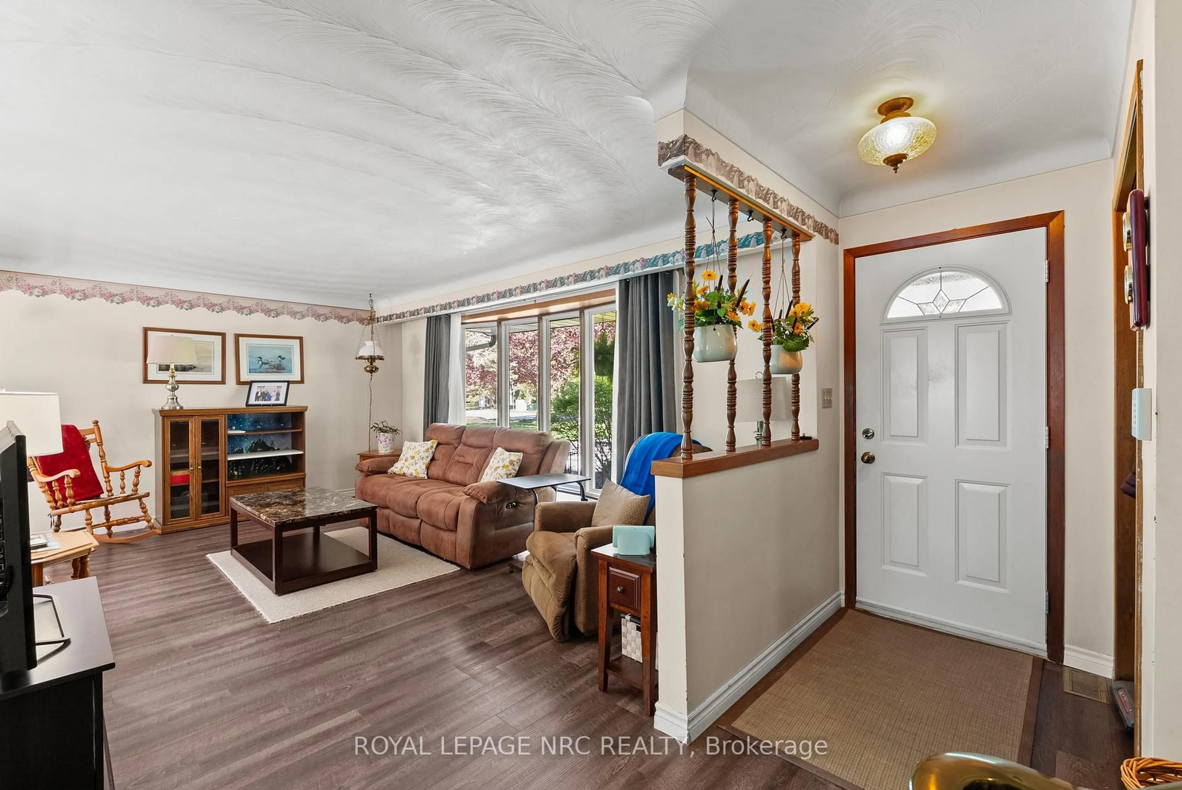 Living room with furniture, unknown for 21 Upper Canada Dr, Niagara-on-the-Lake Ontario L0S 1J0