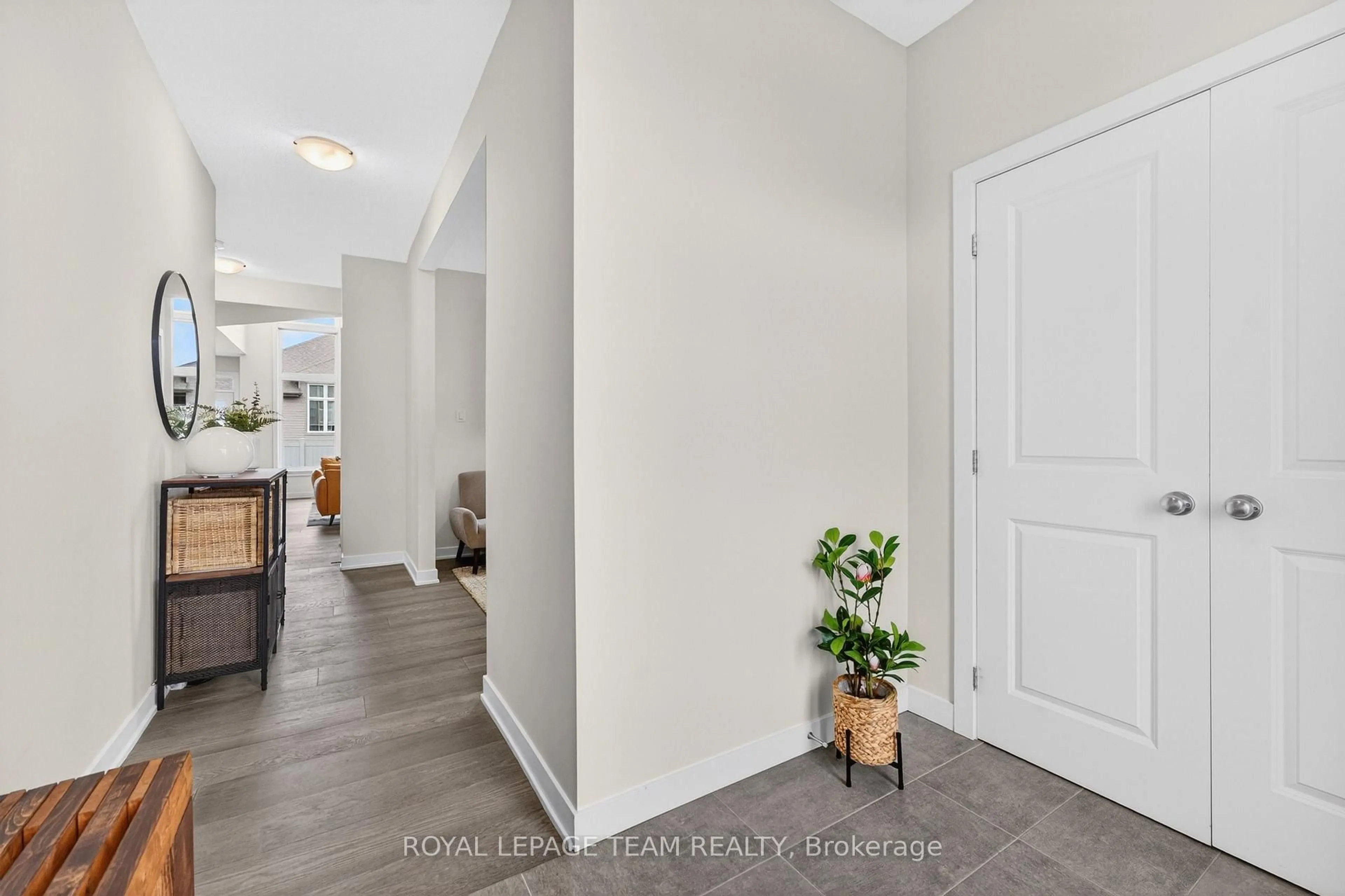 Indoor entryway for 16 Stanzel Dr, Carleton Place Ontario K7C 0H8
