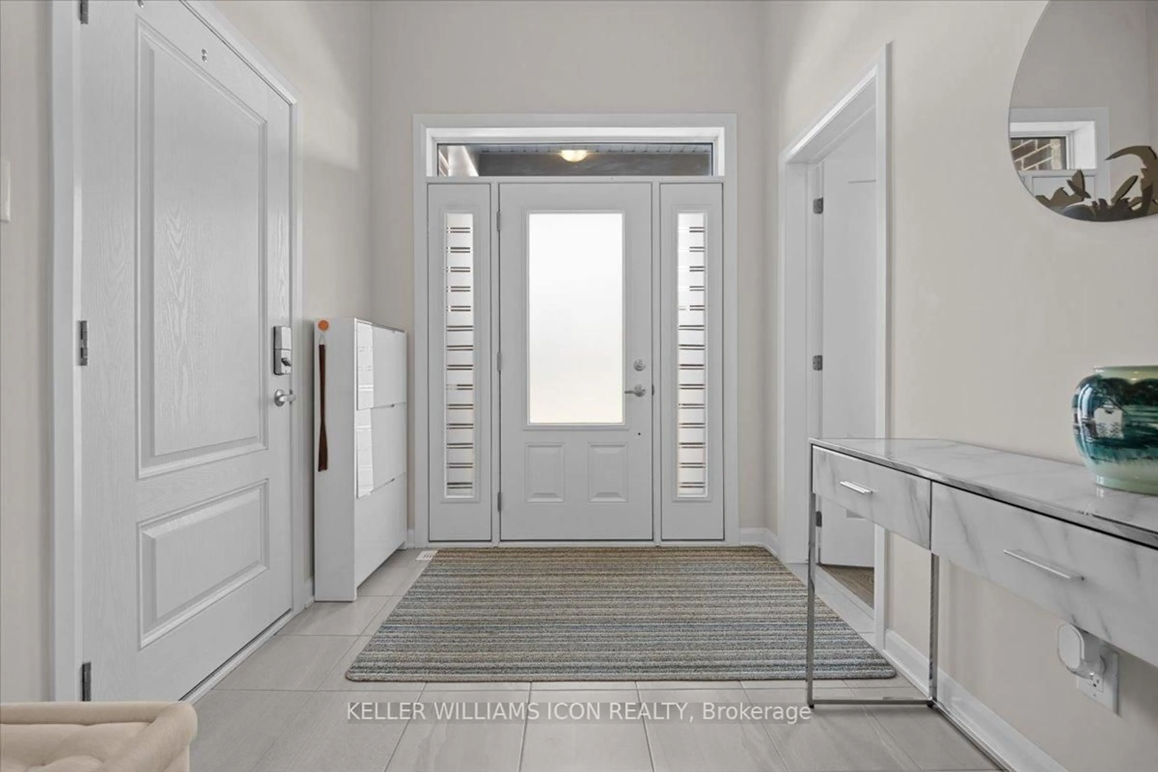 Indoor entryway for 352 Cloyne Cres, Ottawa Ontario K2J 6W4