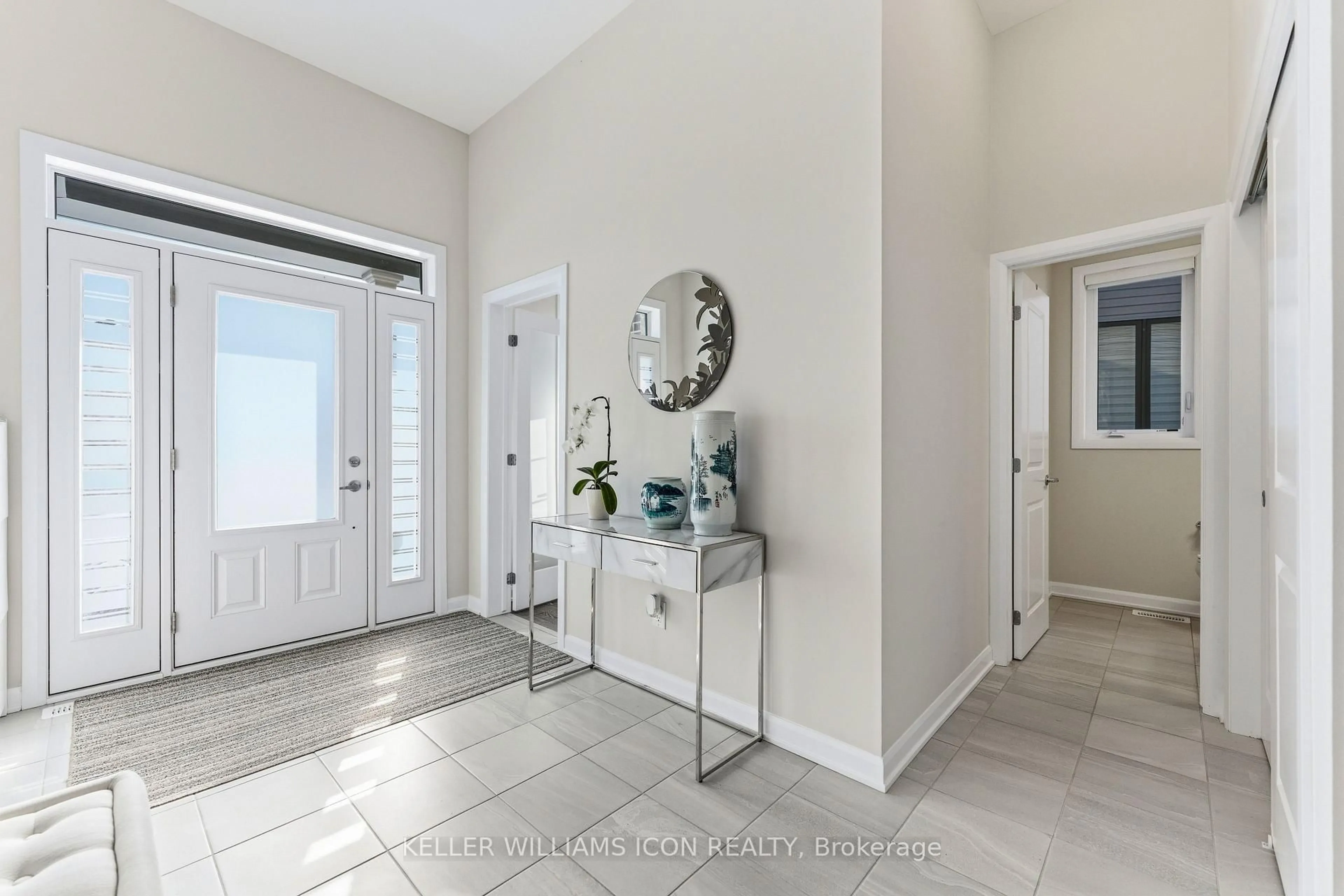 Indoor entryway for 352 Cloyne Cres, Ottawa Ontario K2J 6W4