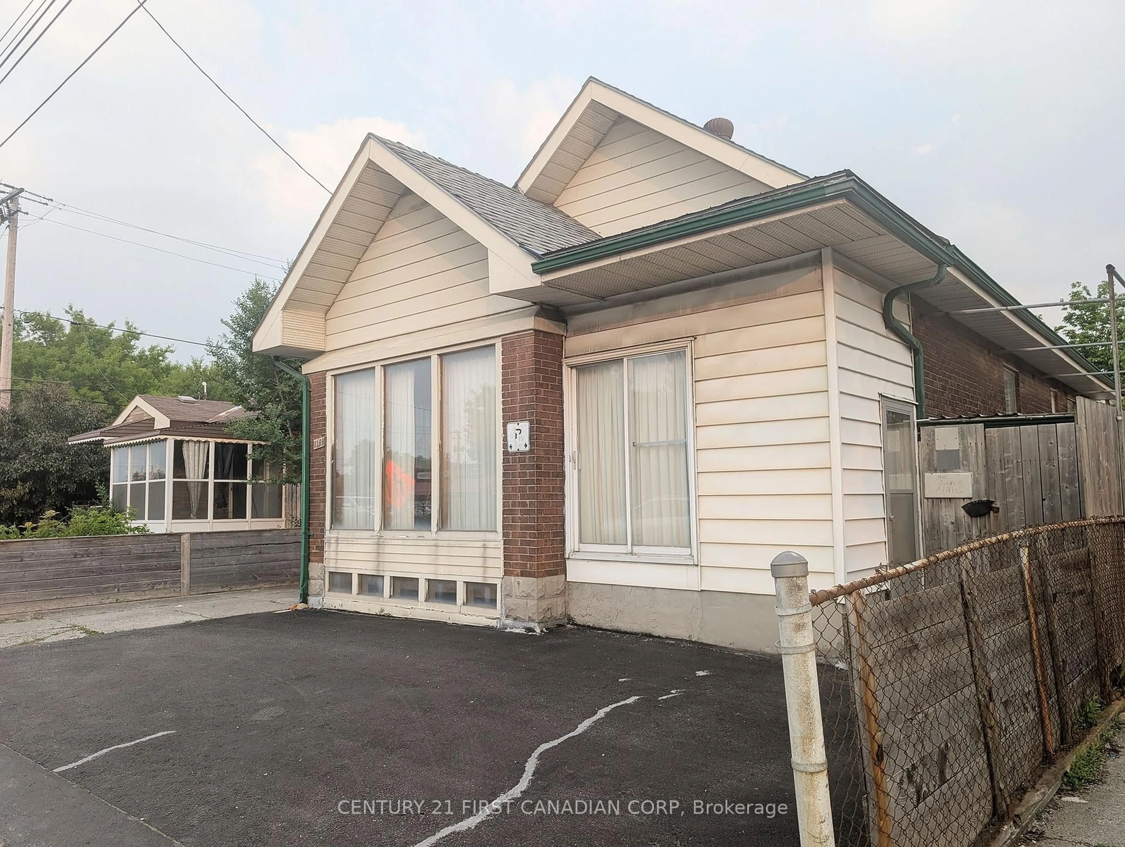 Unknown for 1169 Oxford St, London East Ontario N5Y 3L7