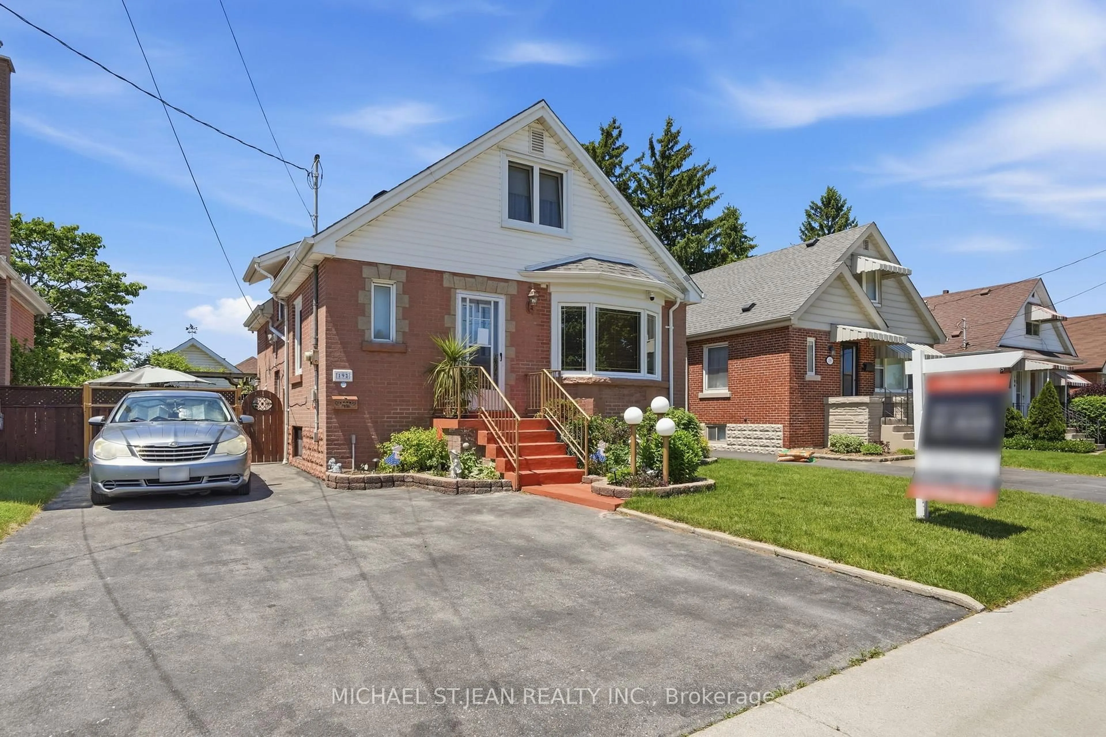 Home with brick exterior material, street for 192 Parkdale Ave, Hamilton Ontario L8K 3P4
