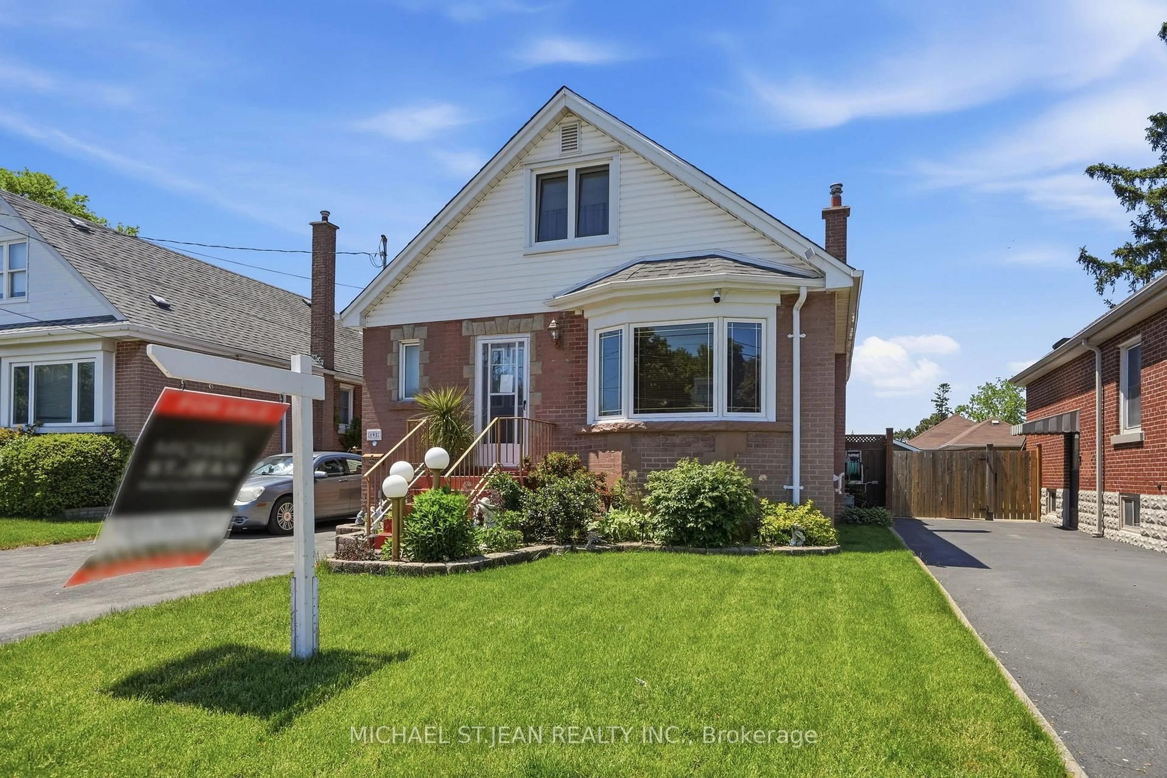 Home with brick exterior material, street for 192 Parkdale Ave, Hamilton Ontario L8K 3P4