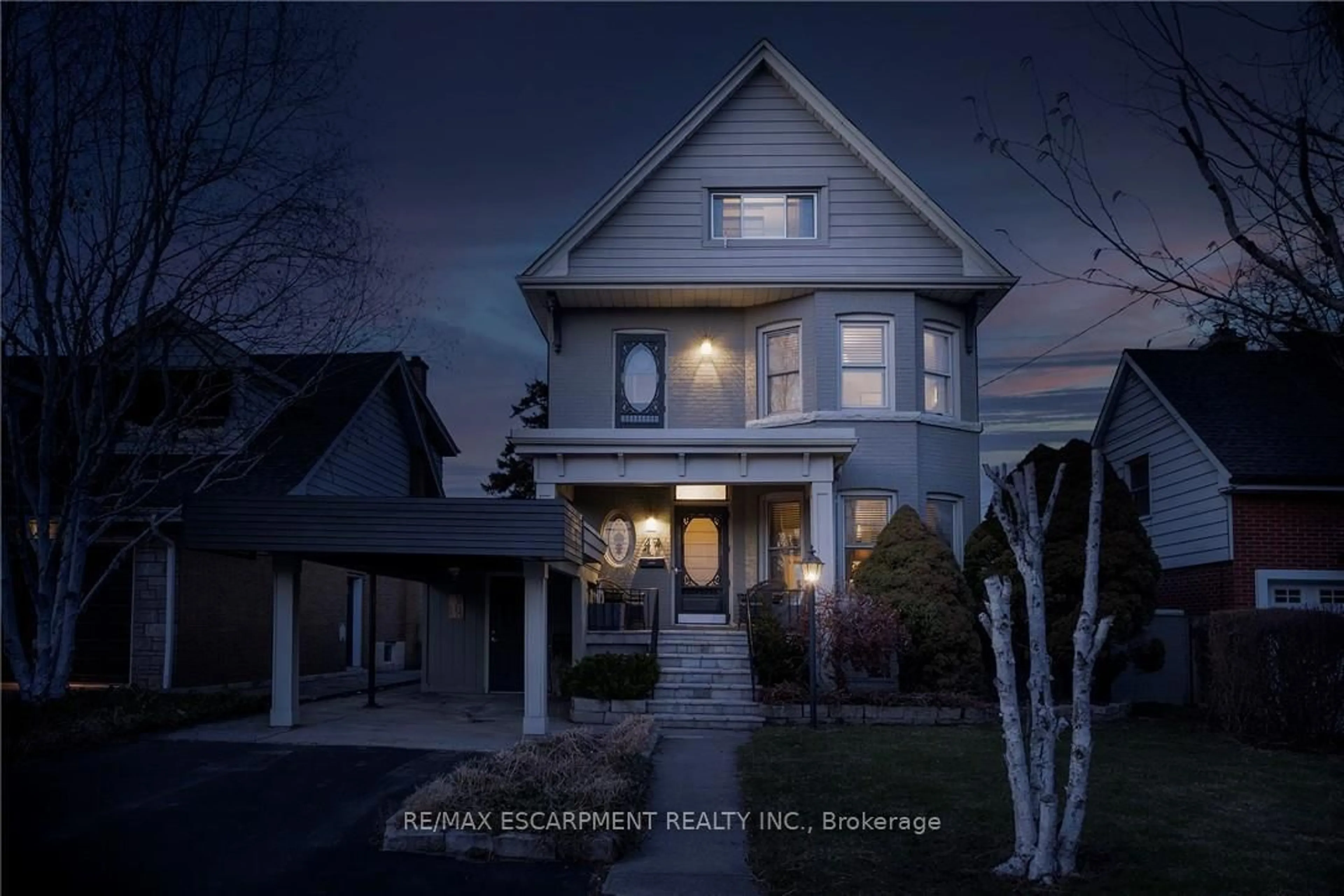 Blurry image for 47 Mountain Park Ave, Hamilton Ontario L9A 1A1