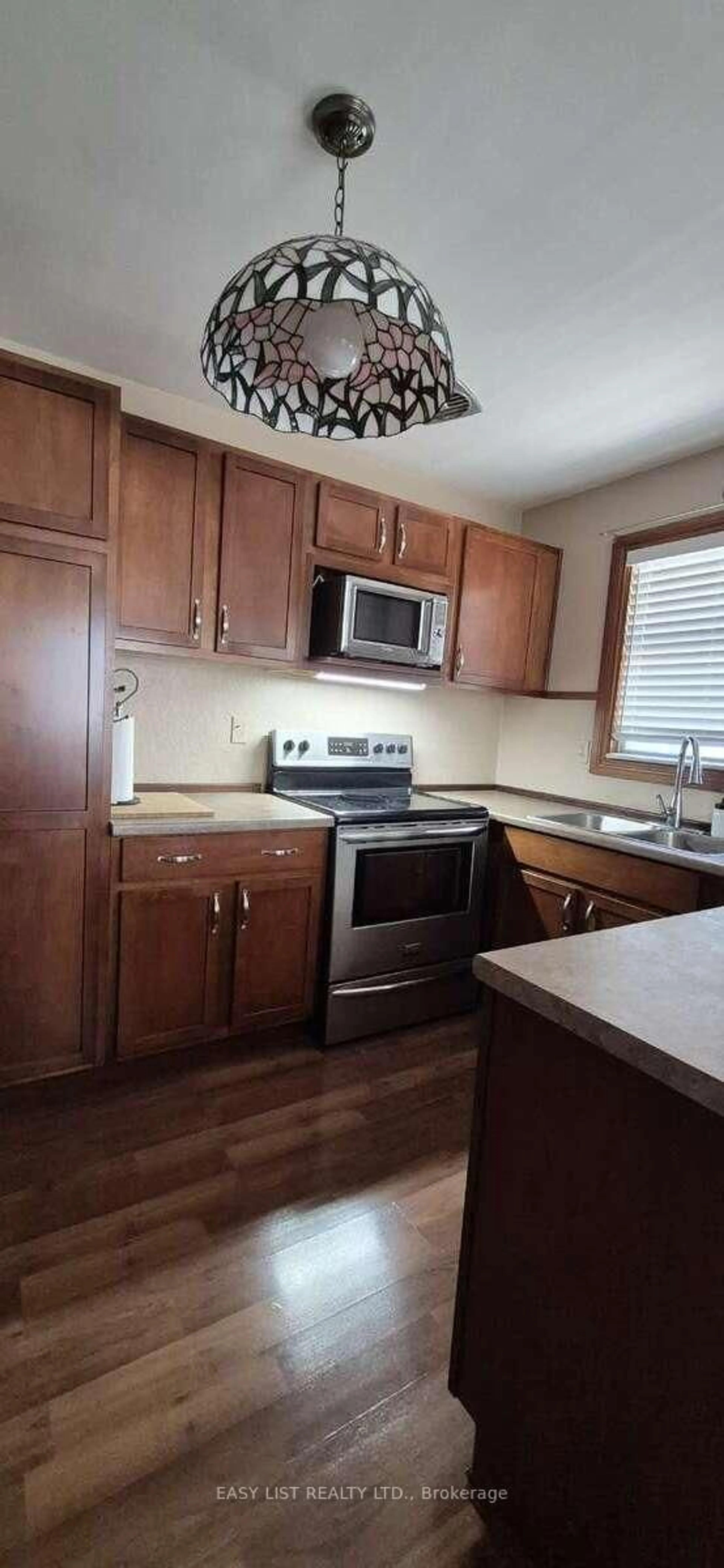 Standard kitchen, unknown for 2371 Alexis Rd, Windsor Ontario N8W 3Z2