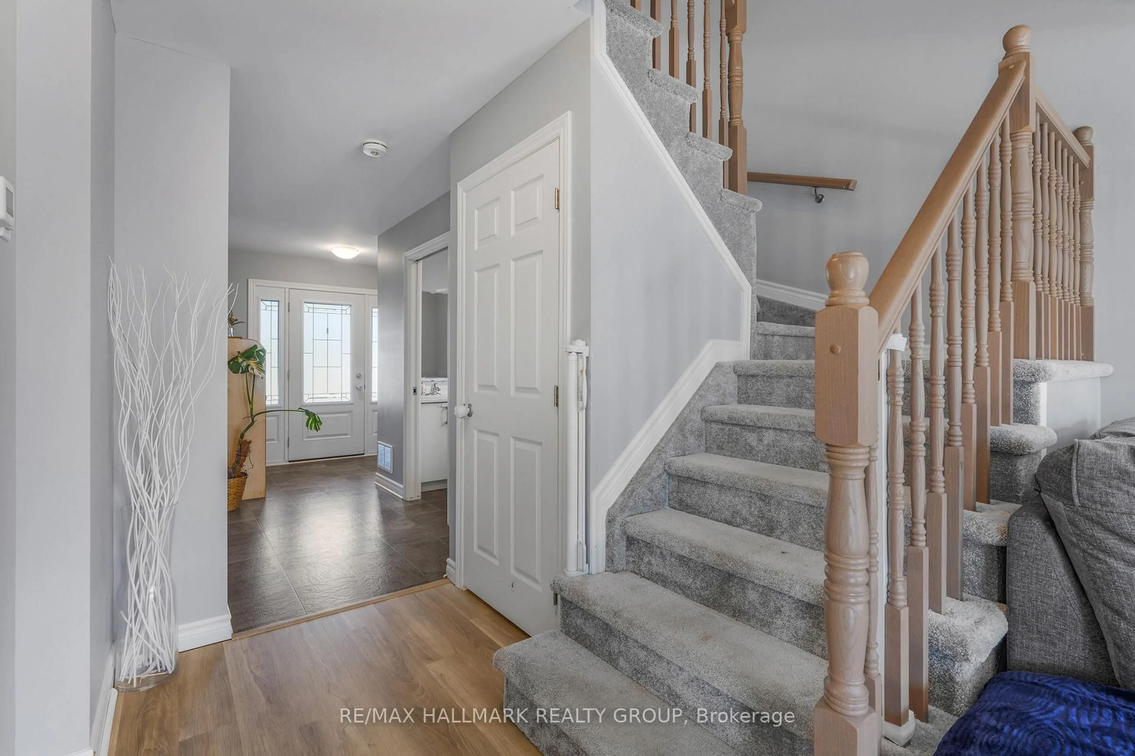 Indoor entryway for 363 TRILLIUM Circ, Alfred and Plantagenet Ontario K0A 3K0