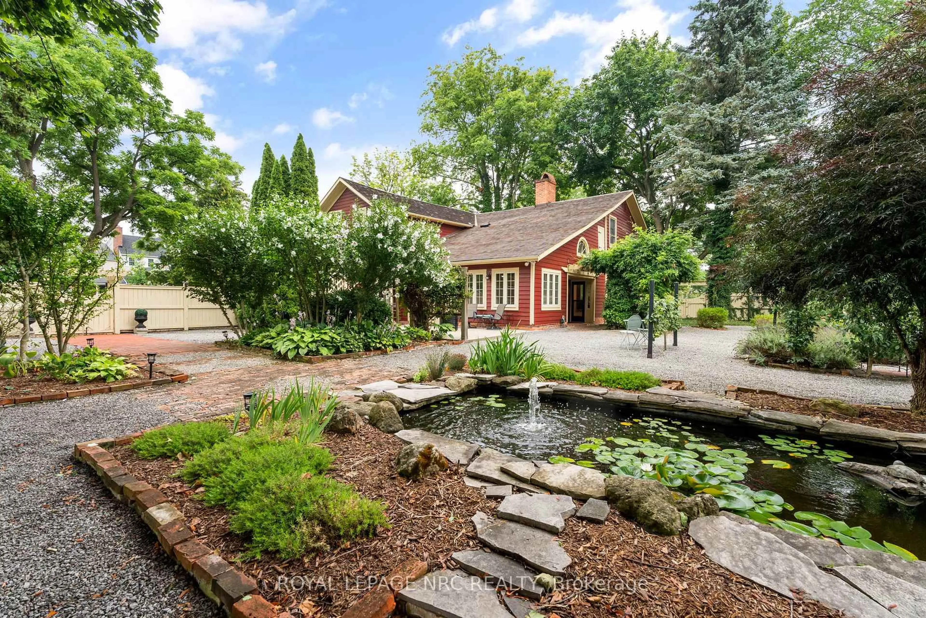 Patio, water/lake/river/ocean view for 307 Mississagua St, Niagara-on-the-Lake Ontario L0S 1J0
