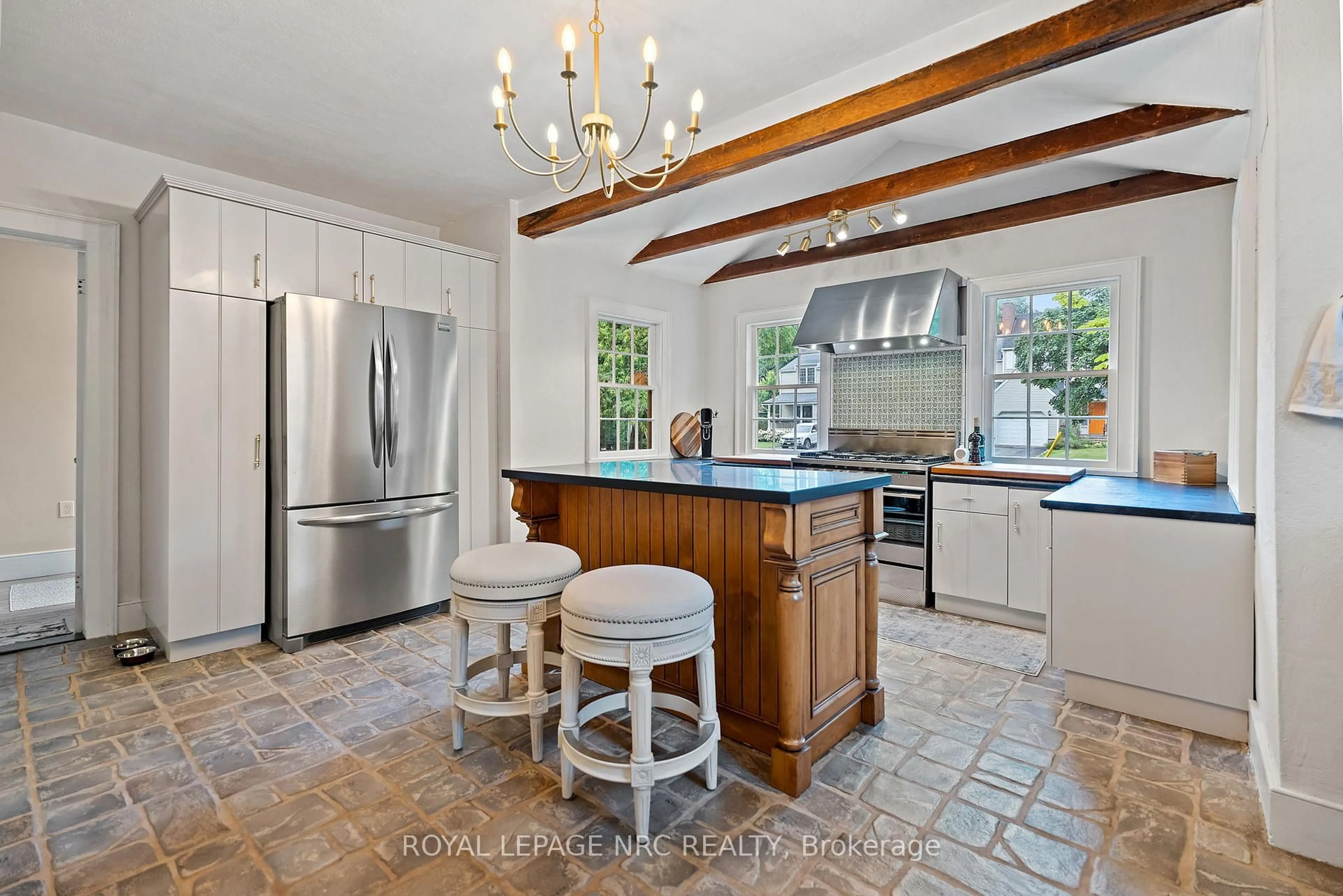 Open concept kitchen, ceramic/tile floor for 307 Mississagua St, Niagara-on-the-Lake Ontario L0S 1J0