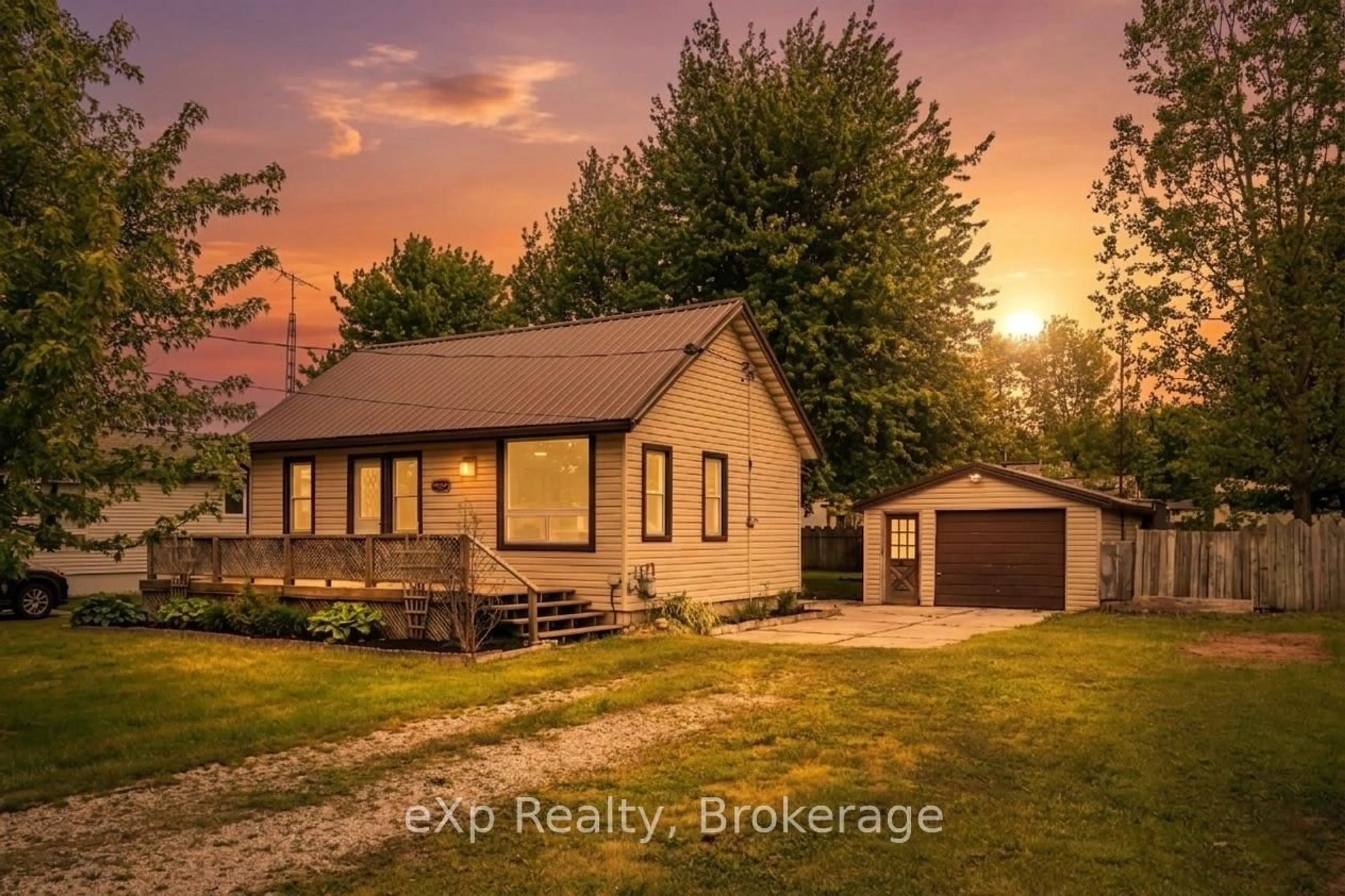 A pic from outside/outdoor area/front of a property/back of a property/a pic from drone, street for 2608 Sheriff St, Oil Springs Ontario N0N 1P0