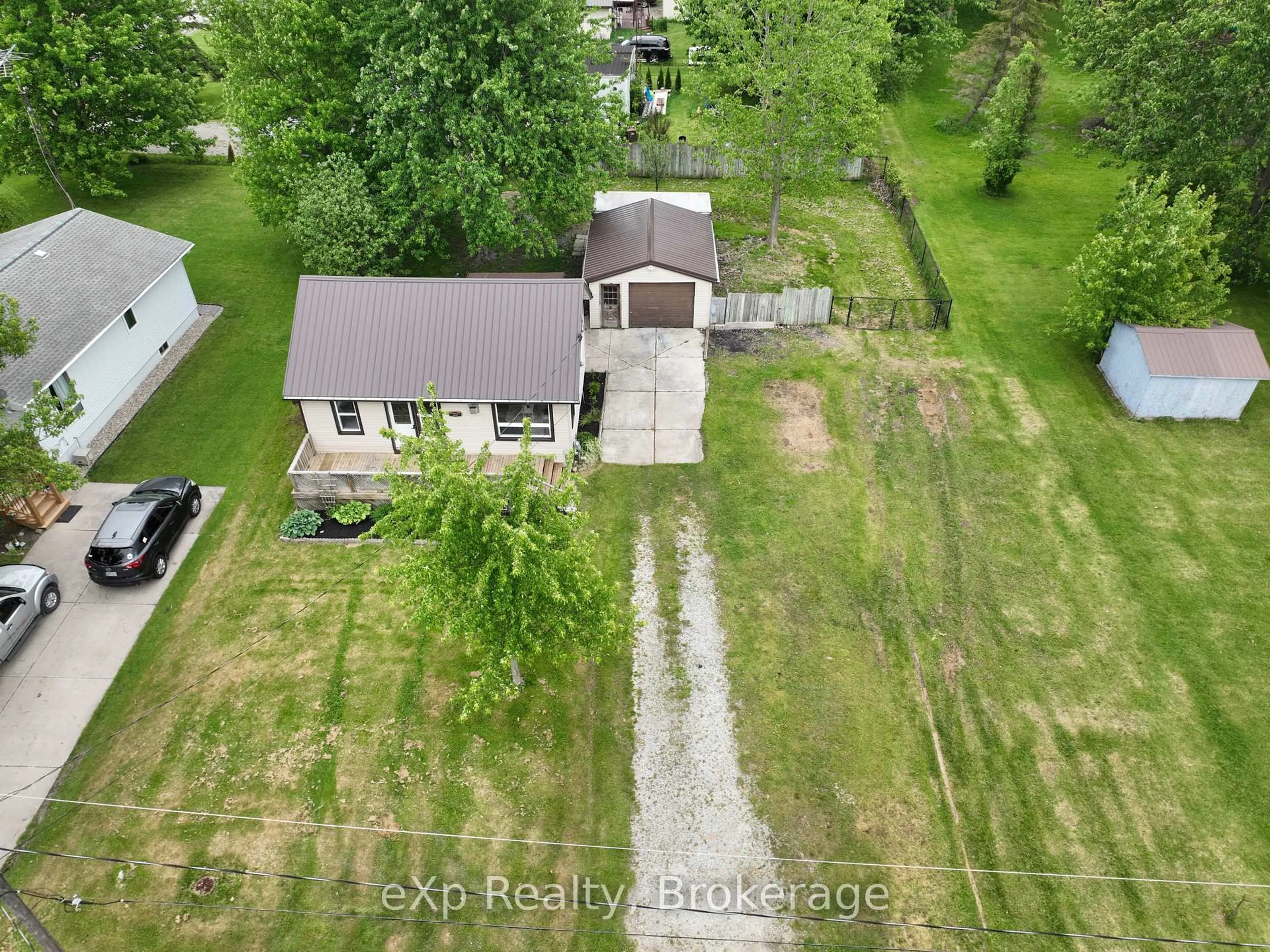 A pic from outside/outdoor area/front of a property/back of a property/a pic from drone, building for 2608 Sheriff St, Oil Springs Ontario N0N 1P0