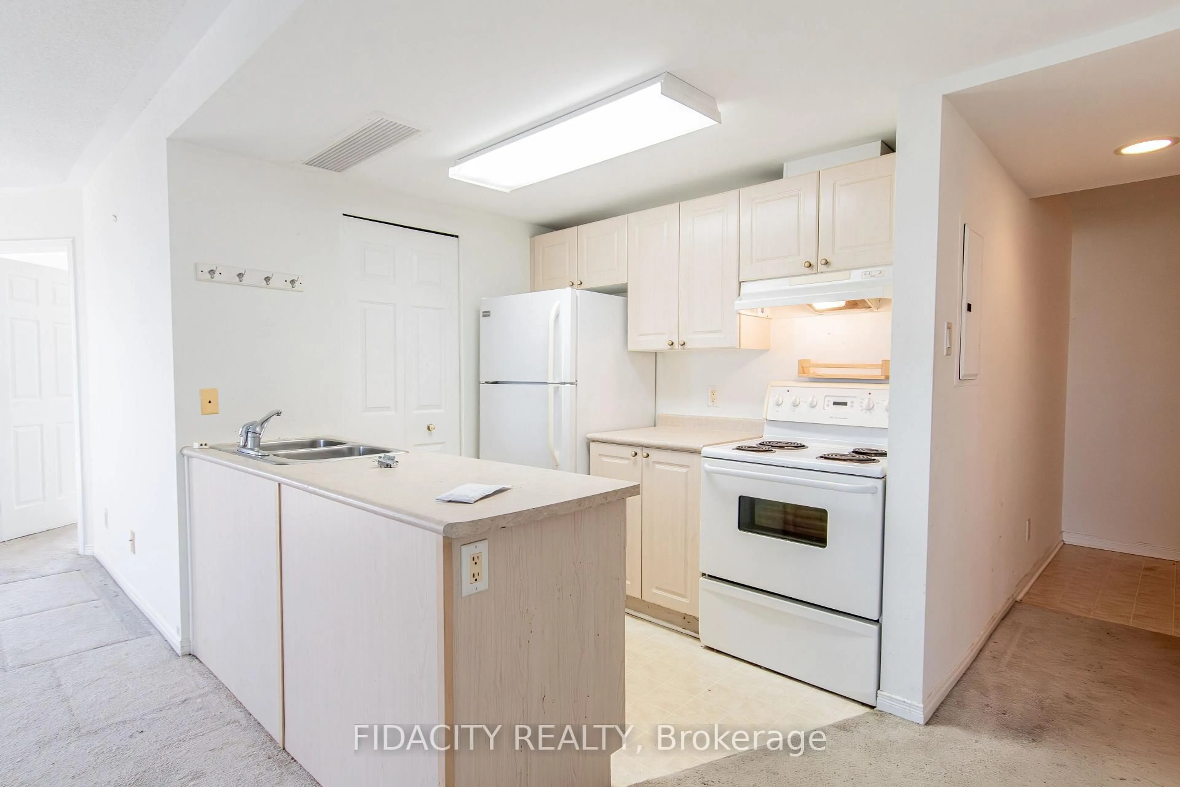 Standard kitchen, unknown for 310 Central Park Dr #7N, Ottawa Ontario K2C 4G4