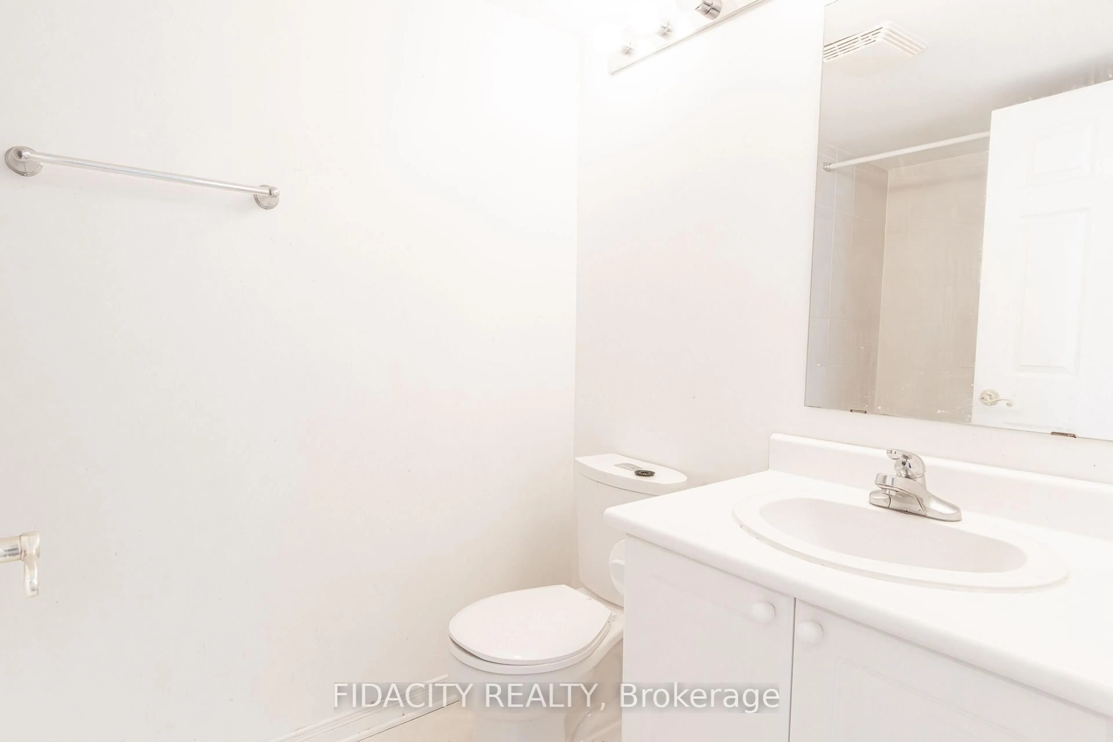 Standard bathroom, unknown for 310 Central Park Dr #7N, Ottawa Ontario K2C 4G4