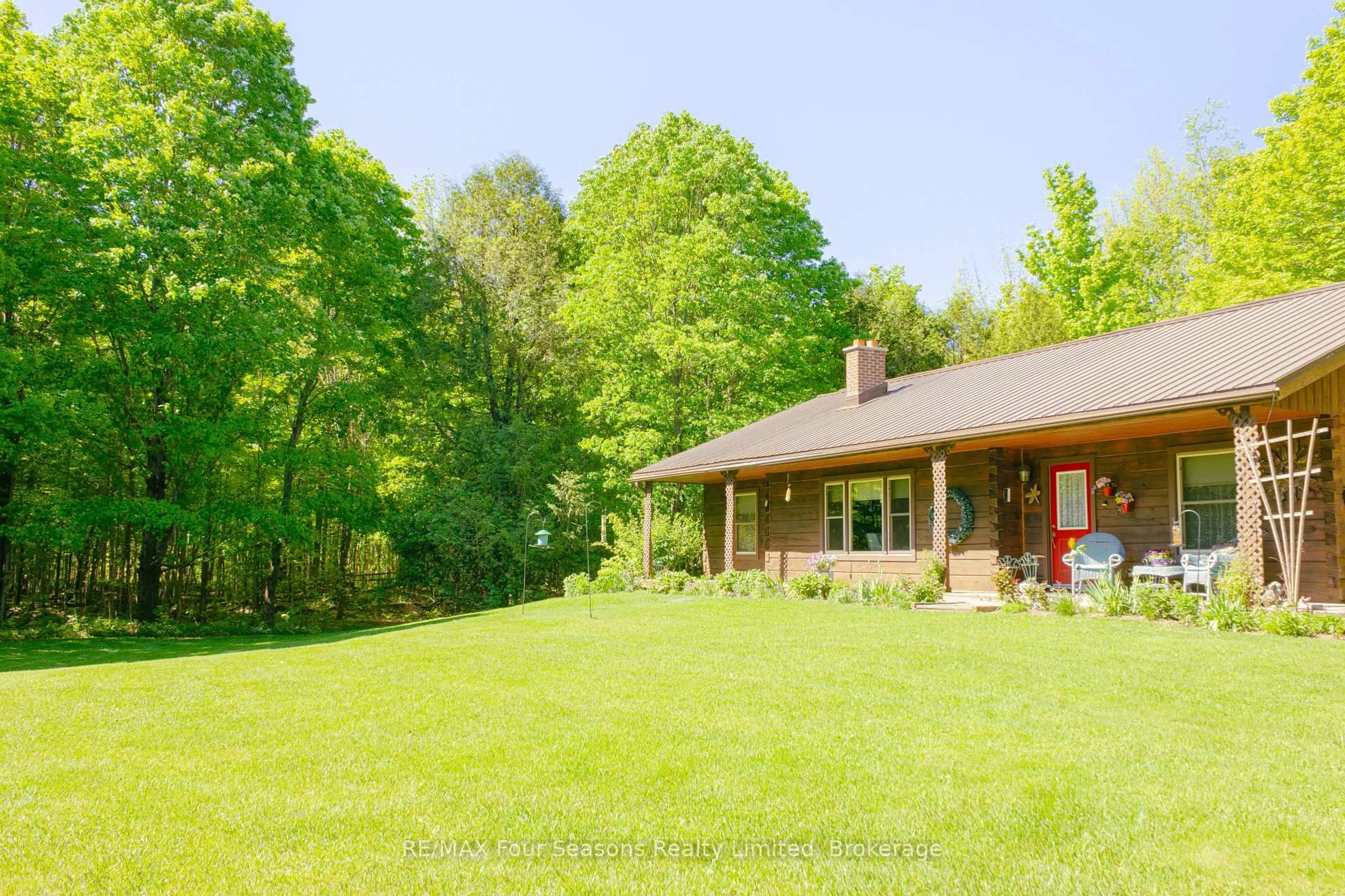 A pic from outside/outdoor area/front of a property/back of a property/a pic from drone, unknown for 600072 50 Sdrd, Chatsworth Ontario N0H 1R0