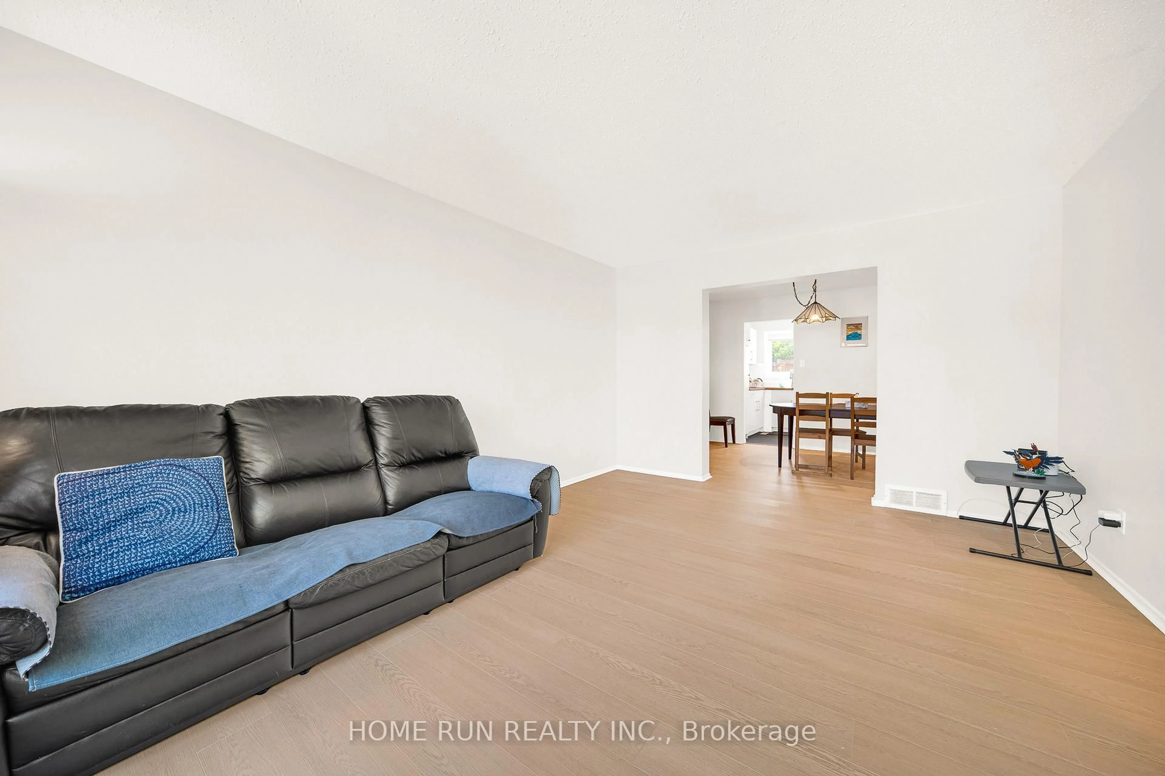 Living room with furniture, unknown for 2111 Montreal Rd #4, Ottawa Ontario K1J 8M8